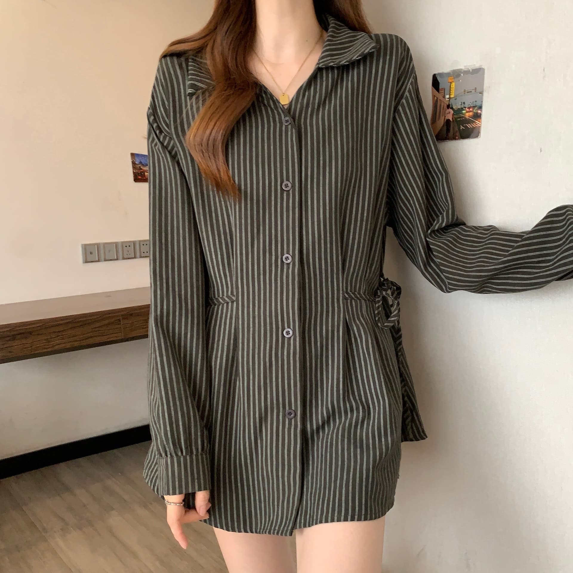 빅 사이즈 여성 의류 한국 스타일 레트로 스트라이프 긴팔 레이스업 허리 수축 여성 셔츠 봄 가을 품격 슬림해 보이는 중간 길이 맨위 상세 이미지 17