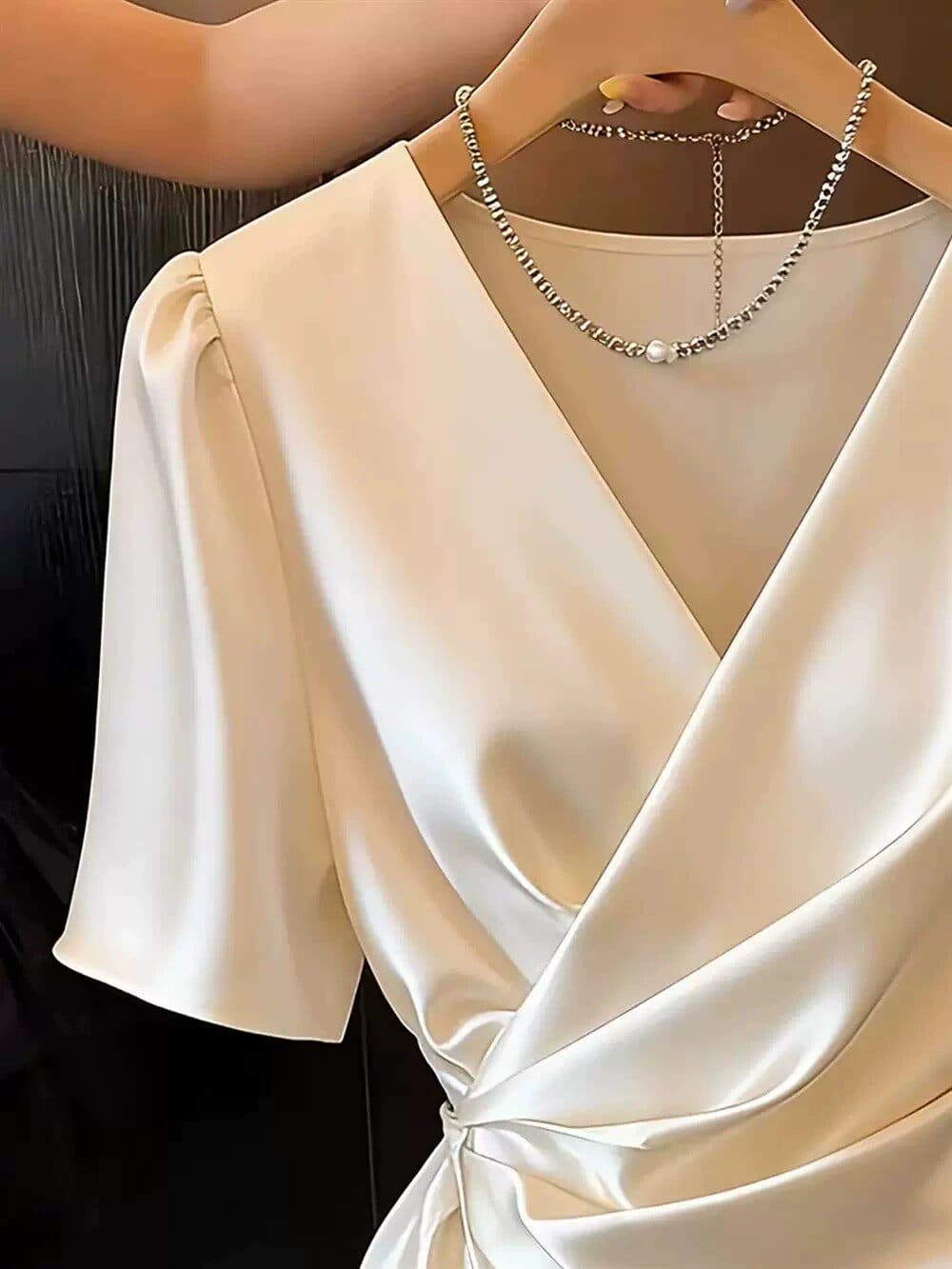 화이트 V넥 고급 센스 십자가 허리 수축 반팔 여성 셔츠 여름 유럽 상품 빛 요리 한 바람 디자인 센스 품격 맨위 상세 이미지 2