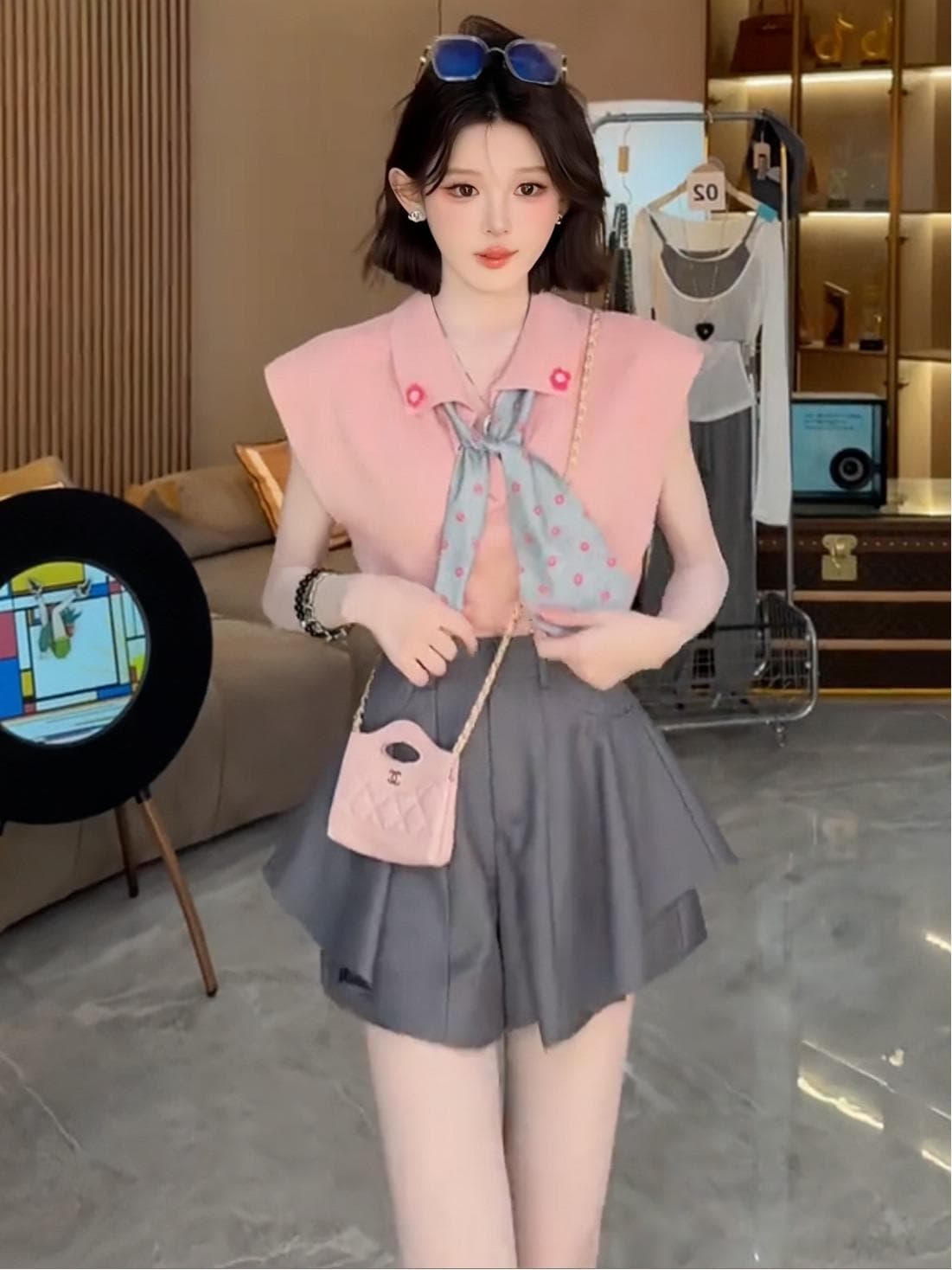 여름 한 부서 세트 여성 품격 작은 샤넬 스타일 스카프 넥타이 민소매 맨위 가져 가라. 레트로 슬림해 보이는 반바지 투피스 세트 이미지 2