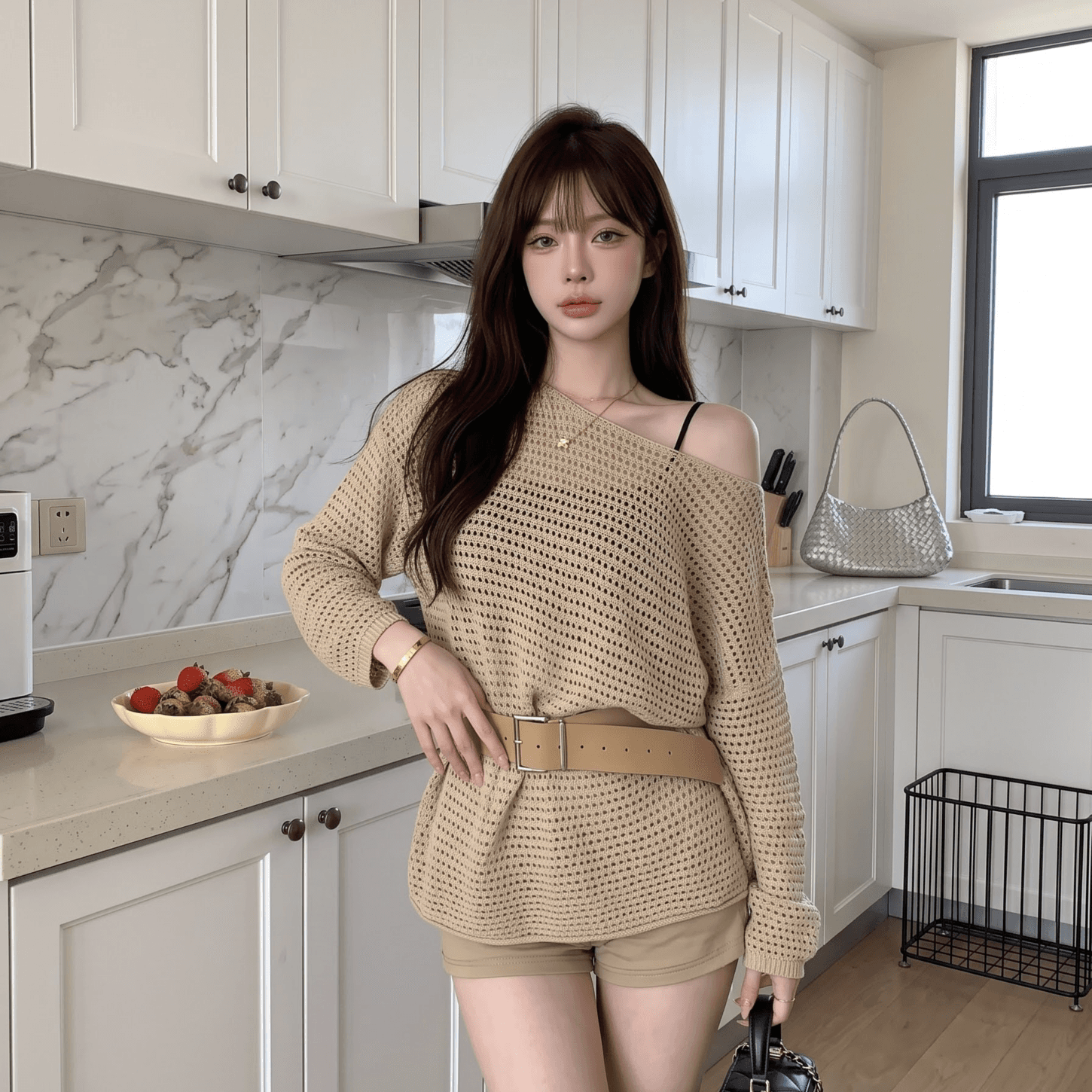 한국 스타일 디자인 센스 미니멀리즘 비스듬한 어깨 긴팔 니트 스웨터 여성 가을 새로운 느긋한 바람 허리 수축 다용도 오프숄더 맨위 이미지 3