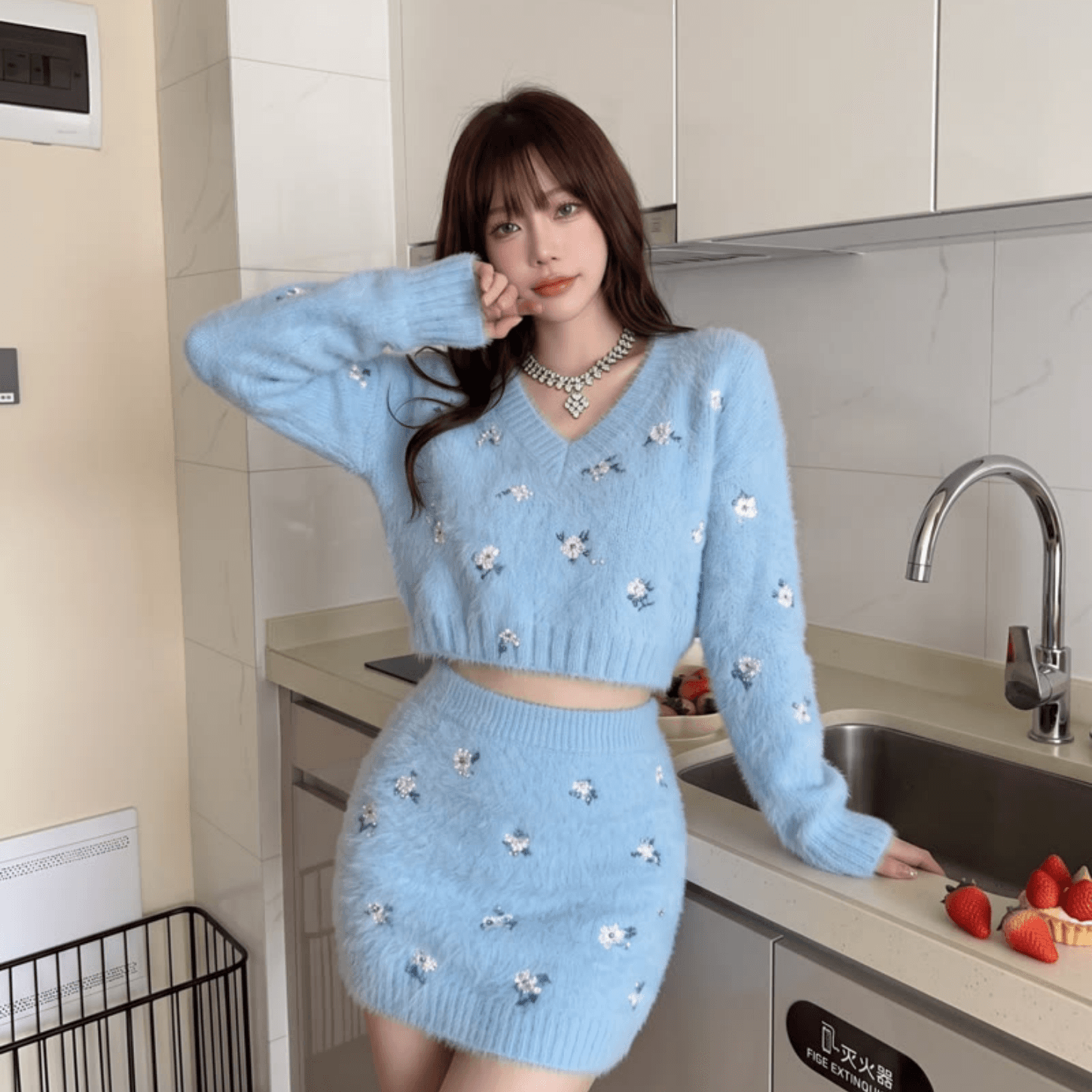 프랑스식 작은 샤넬 스타일 V넥 니트 세트 여성 가을 파란색 작은 키 빛 럭셔리 품격 슬림해 보이는 타이트 스커트 투피스 세트 이미지 5