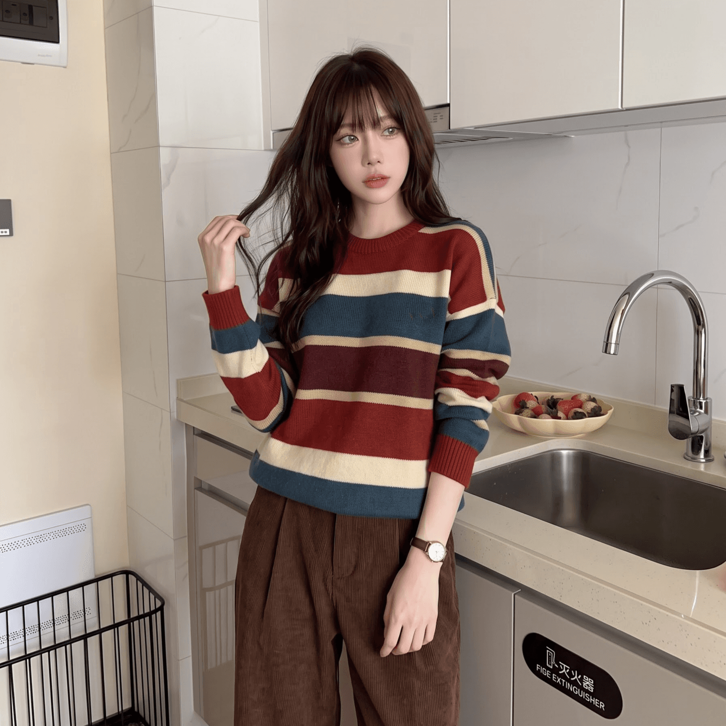 배색 스트라이프 라운드 넥 풀오버 스웨터 여자 가을 프랑스식 레트로 느긋한 루즈핏 디자인 센스 긴팔 니트 맨위 상세 이미지 2