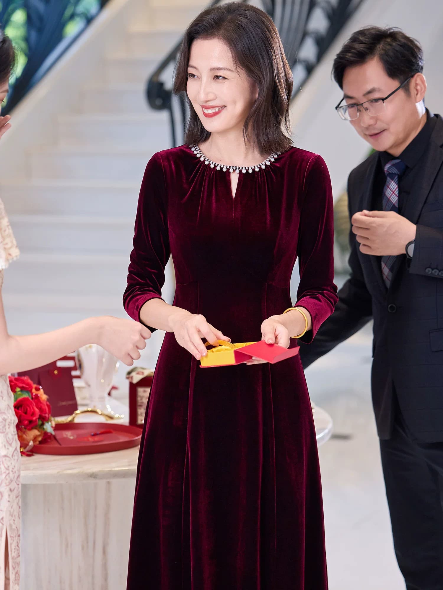 금사 벨벳 예복 안녕하세요. 어머니 드레스 고귀한 품격 시어머니 치파오 드레스 결혼 토스트 서비스 빅 사이즈 가을 겨울 이미지 2