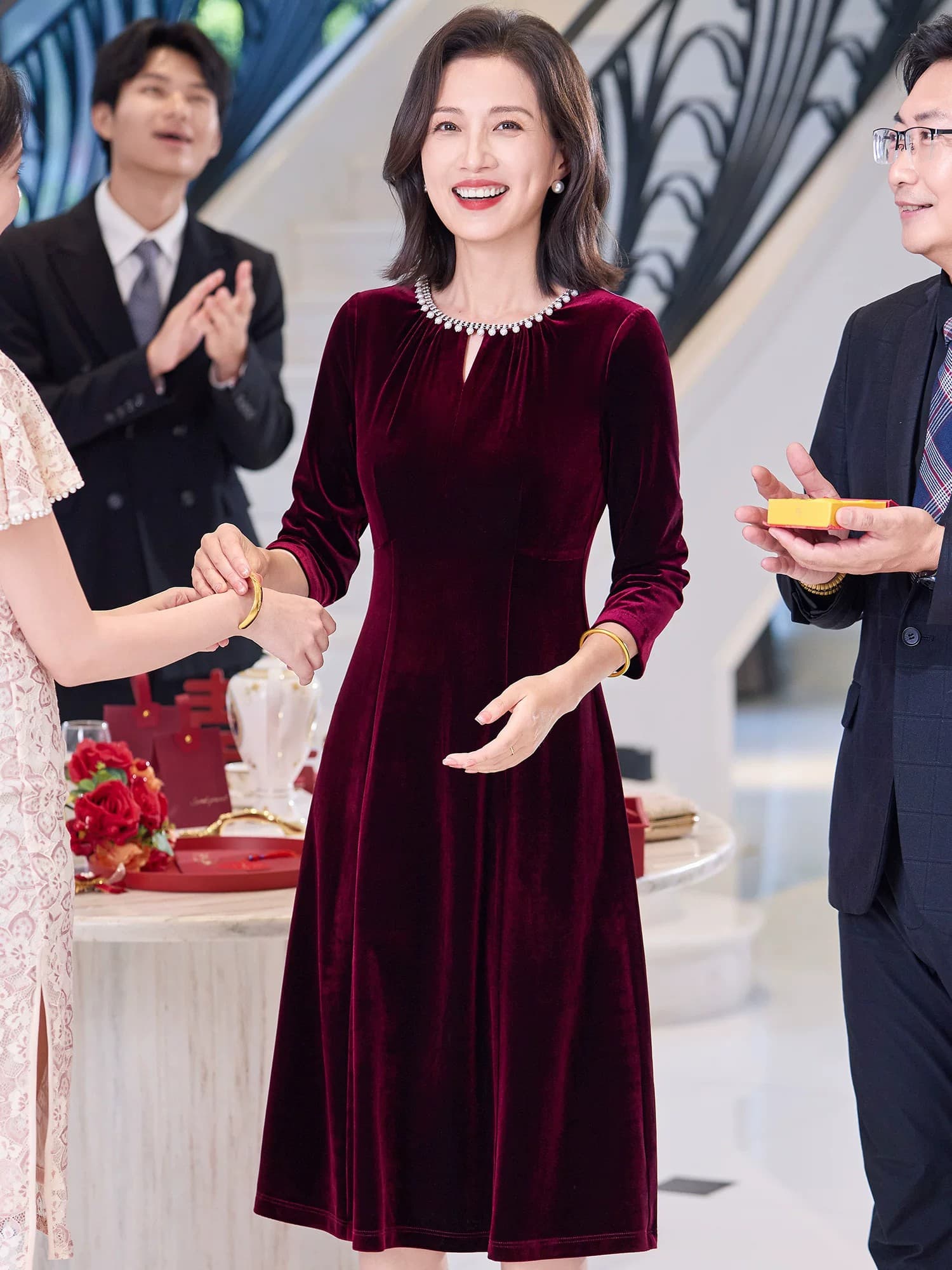 금사 벨벳 예복 안녕하세요. 어머니 드레스 고귀한 품격 시어머니 치파오 드레스 결혼 토스트 서비스 빅 사이즈 가을 겨울 이미지 3