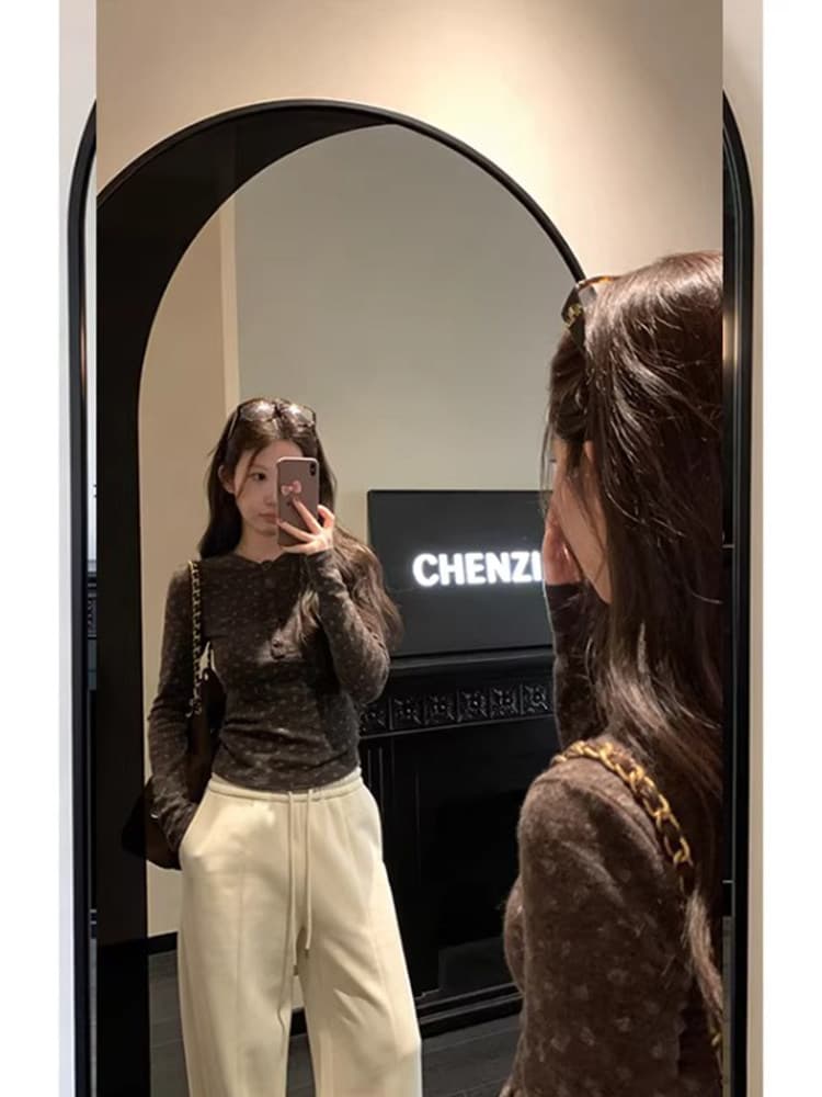 몸매 가꾸기 슬림해 보이는 긴팔 여성 헨리 칼라 단추 꽃무늬 티셔츠 맨위 상세 이미지 2