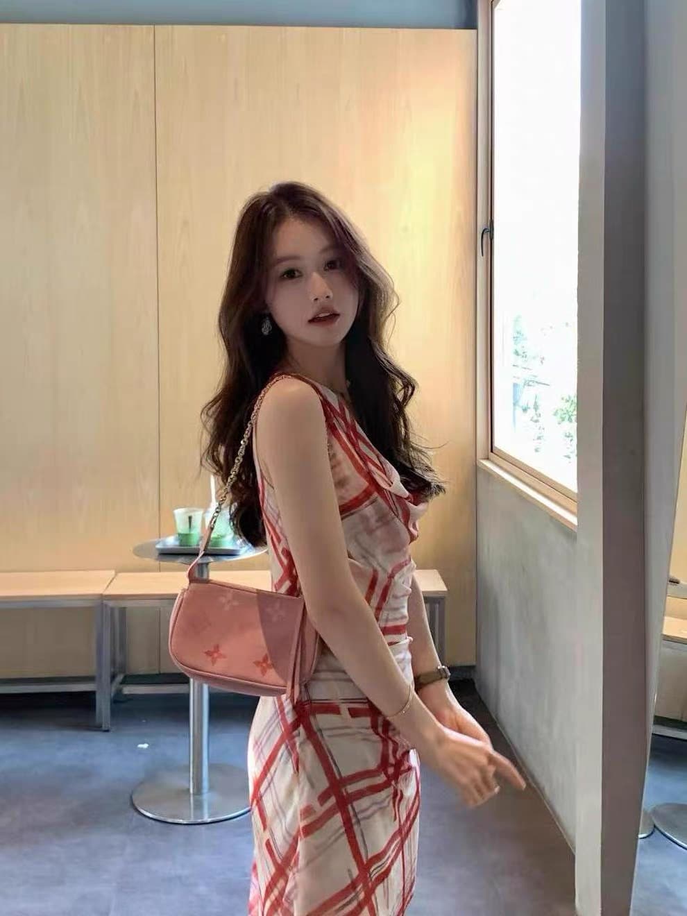 프랑스식 빨간색 체크무늬 흔들다 칼라 민소매 여성 드레스 2026 여름 새로운 레트로 품격 허리 수축 슬림해 보이는 치마 상세 이미지 4