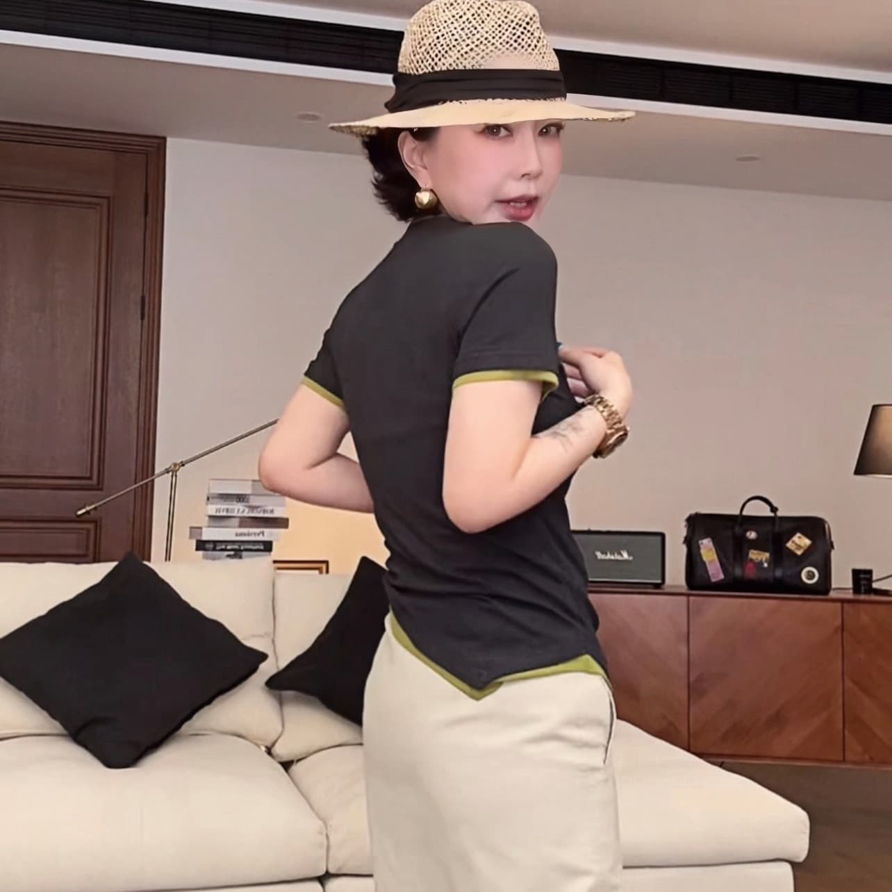 여름 새로운 배색 디자인 차가운 센스 티셔츠 패션 여성 이미지 4