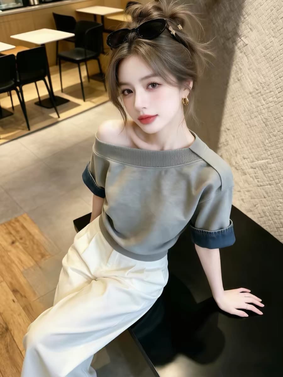 회색 비스듬한 칼라 패치워크 데님 슬림해 보이는 반팔 티셔츠 여성 2026 여름 아메리칸 자이언트 잘 생긴 작은 대중 착용 잡아라. 의류 상세 이미지 1