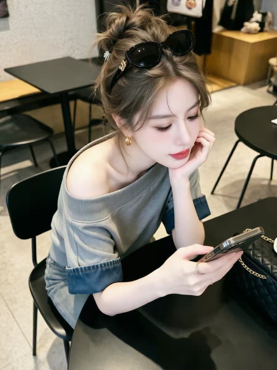 회색 비스듬한 칼라 패치워크 데님 슬림해 보이는 반팔 티셔츠 여성 2026 여름 아메리칸 자이언트 잘 생긴 작은 대중 착용 잡아라. 의류 상세 이미지 3