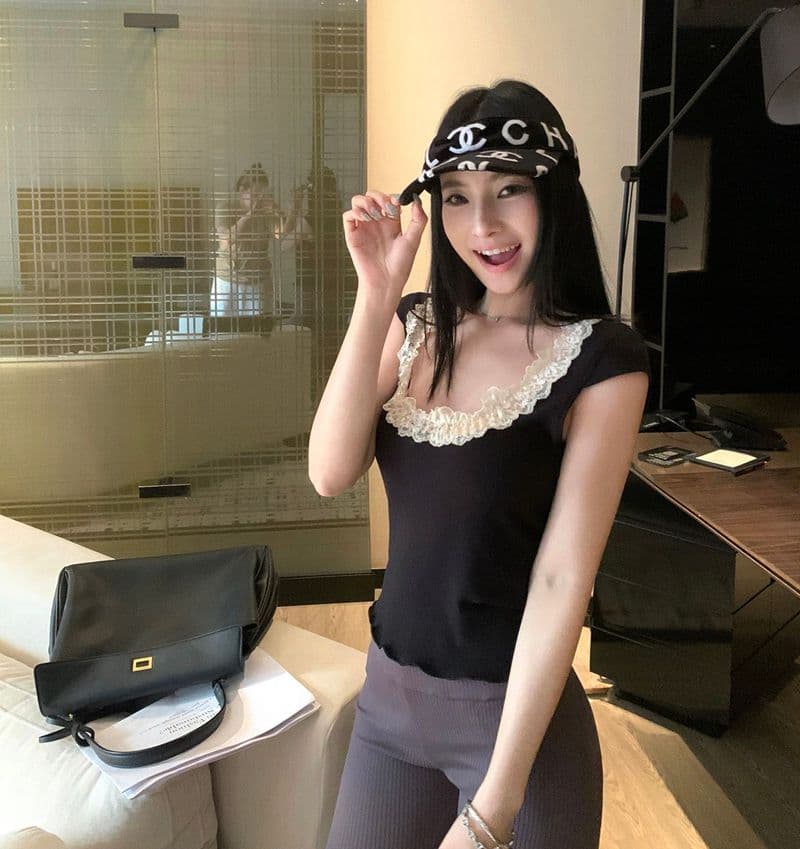 여름 몸매 가꾸기 슬림해 보이는 허리 수축 순수한 욕망 핫걸 작은 맨위 대 u 칼라 레이스 측면 반팔 티셔츠 여성 이미지 2