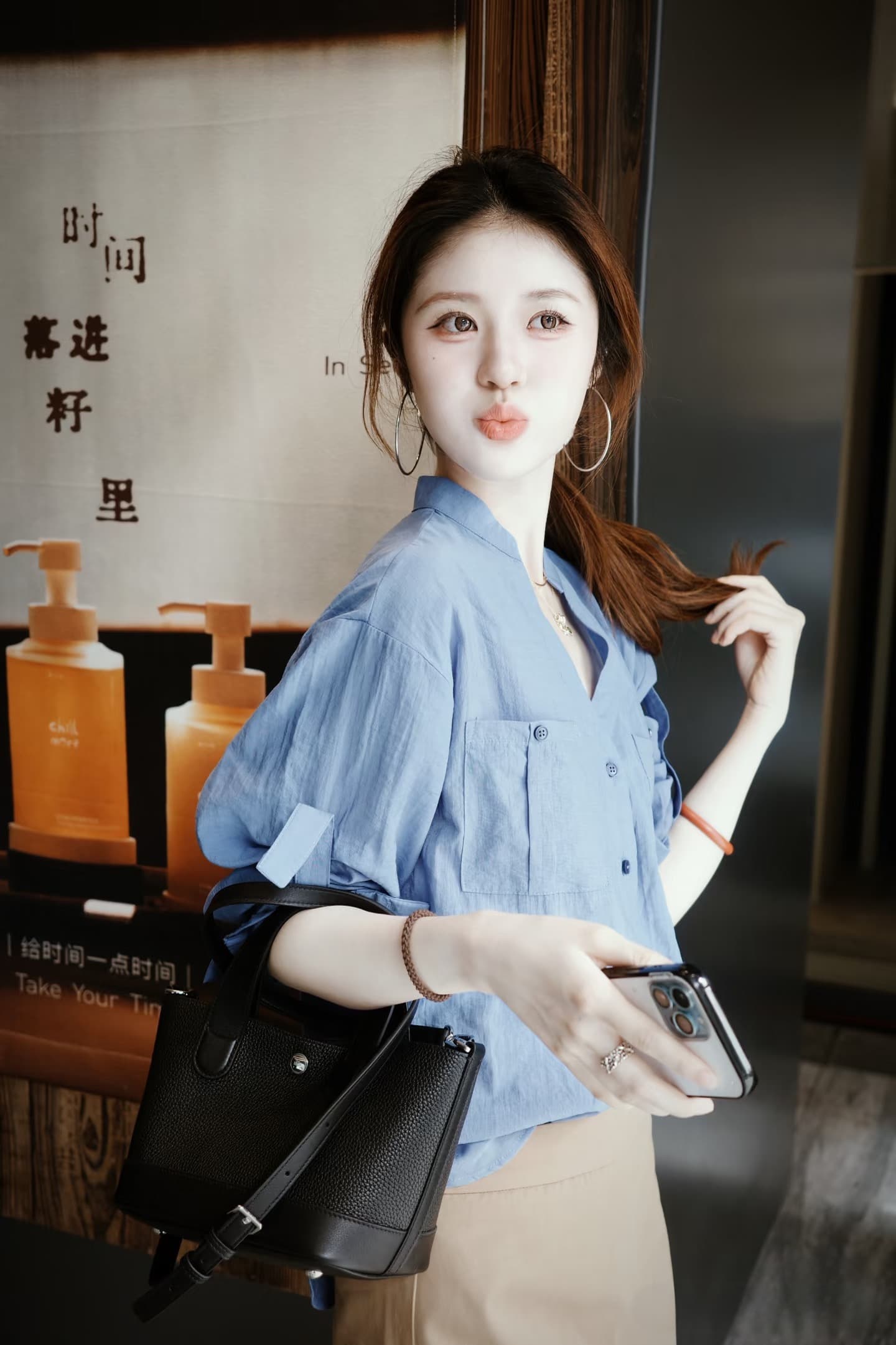 여름 새로운 오래된 돈 바람 V넥 여성 셔츠 느슨함 센스 자외선 차단 셔츠 패션 다용도 연령 감소 통기성 맨위 상세 이미지 2