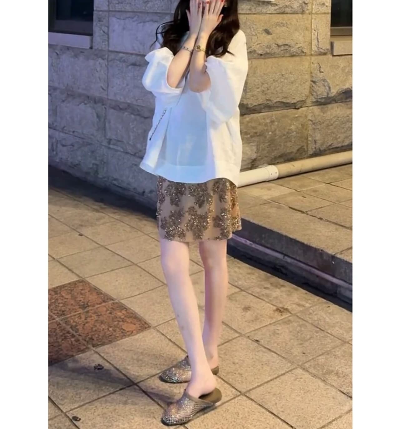 고급 센스 작은 대중 빛 럭셔리 라미 맨위 품격 하이웨이스트 구슬 조각 자수 반신 미니 스커트 여름 투피스 슈트 여성 상세 이미지 2
