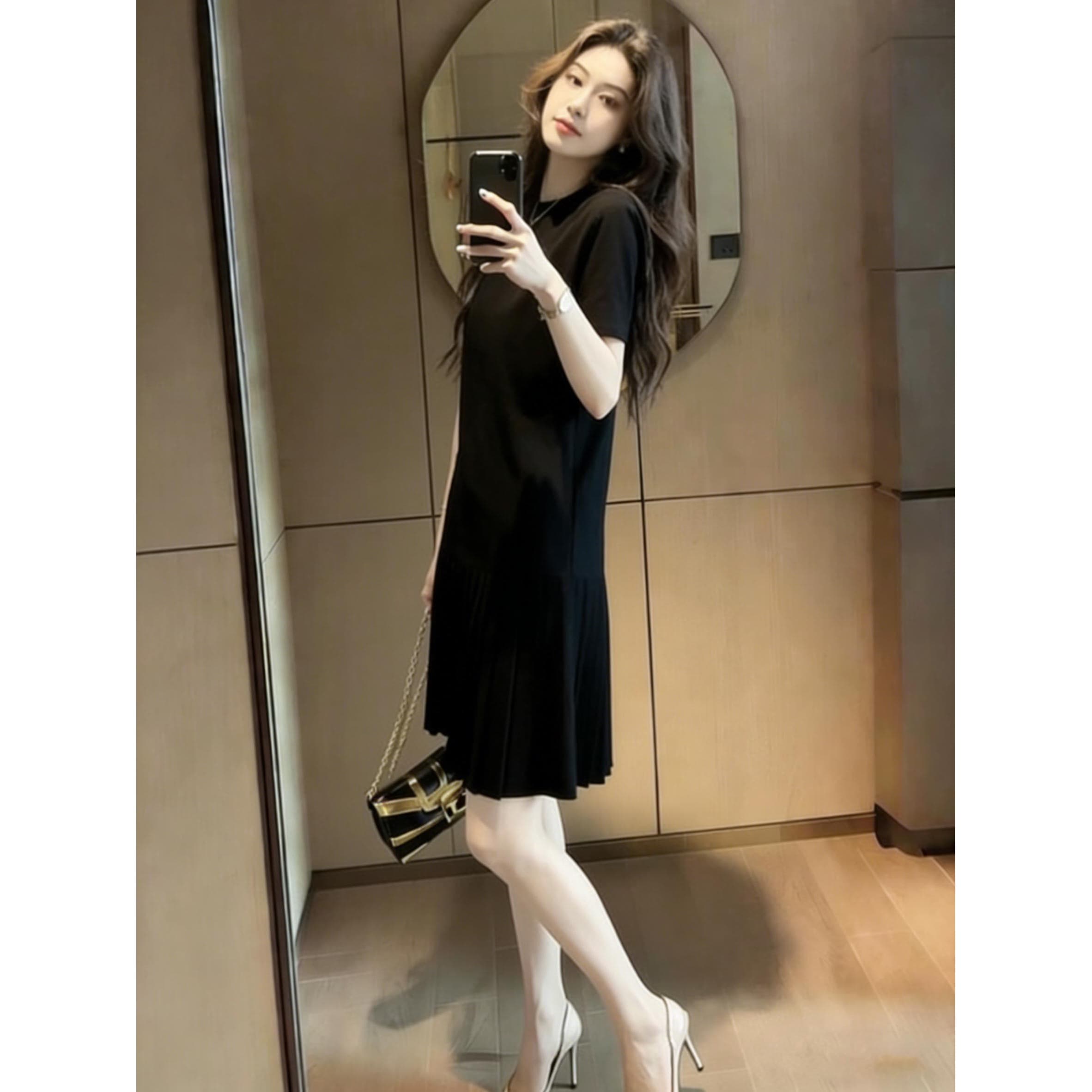 여름 새로운 패션 품격 한국 스타일 그는 벤 바람 루즈핏 슬림해 보이는 플리츠 중간 길이 여성 드레스 이미지 4