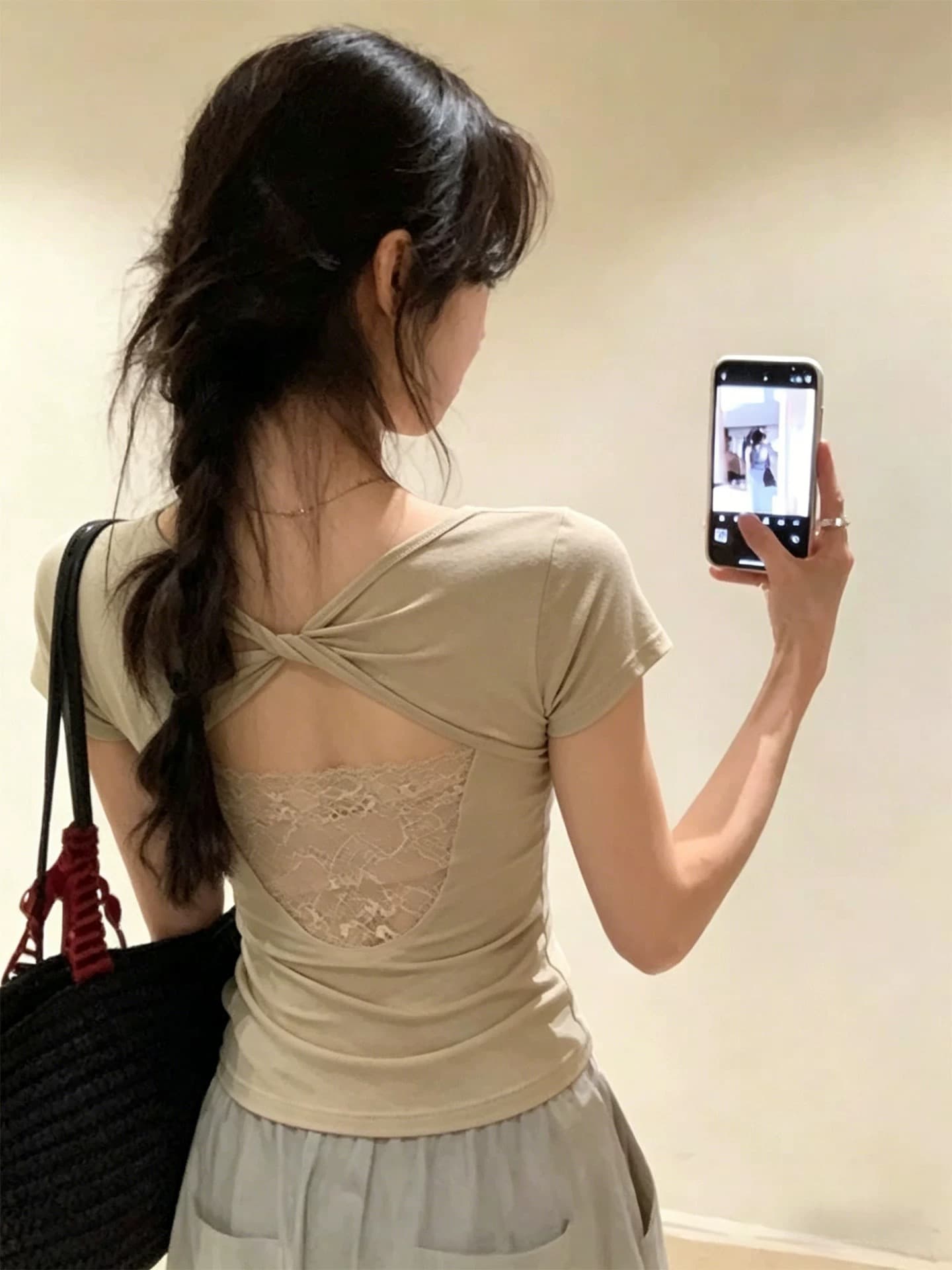 얕은 오트밀 백리스 레이스 조각 작은 대중 반팔 티셔츠 여성 2026 여름 절묘한 아름다운 슬림해 보이는 다용도 맨위