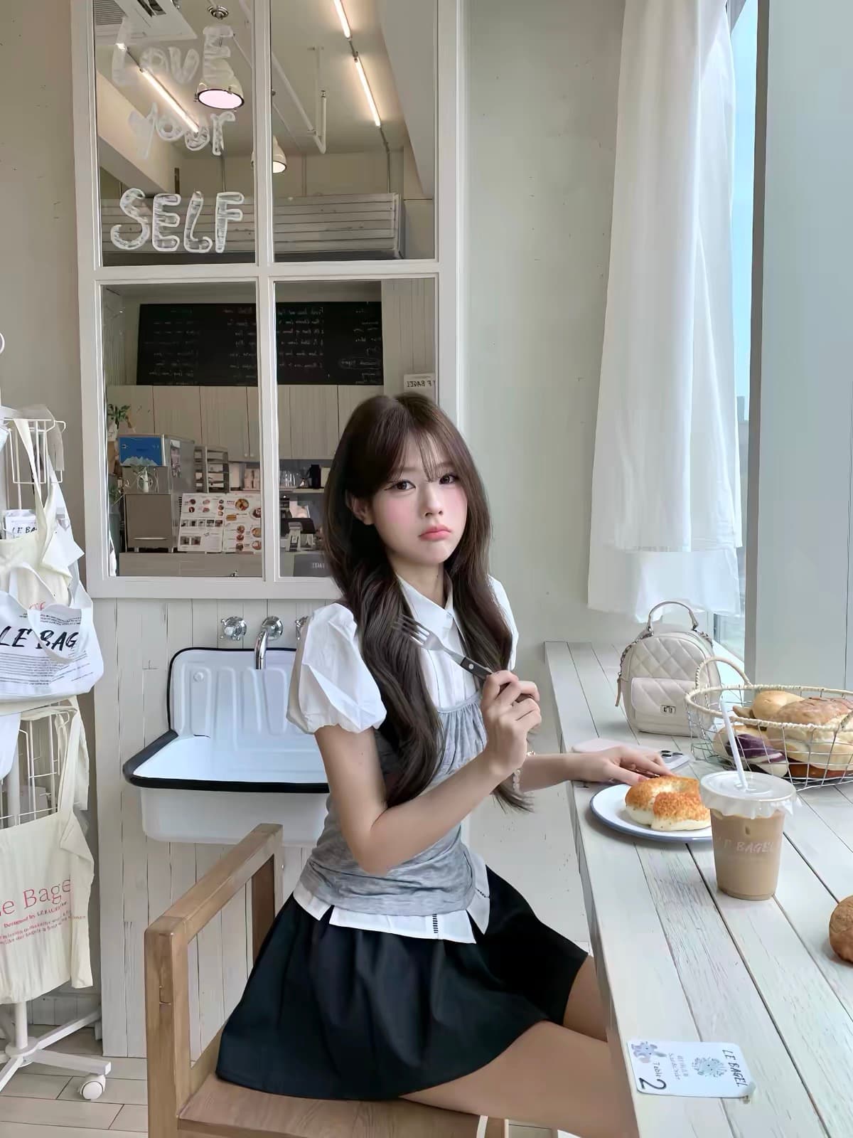 한 부서 페이크 레이어드 반팔 여성 셔츠 여름 고급 센스 거품 소매 허리 수축 티셔츠 맨위 검정색 미니 스커트 세트 이미지 4