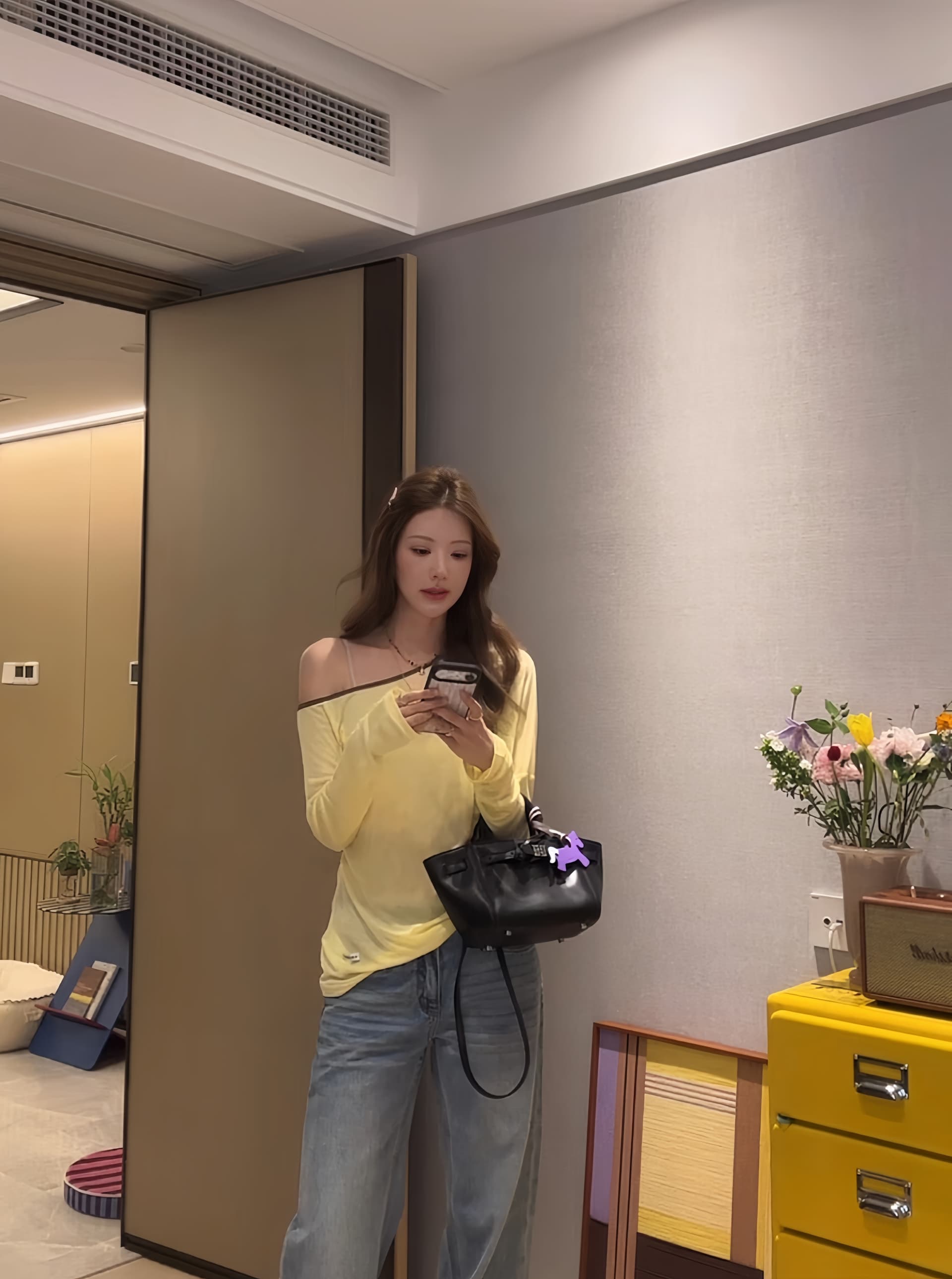 비스듬한 어깨 몸매 가꾸기 긴팔 티셔츠 여자 2026 년 새로운 고유 한 슈퍼 잘 생긴 싱글 착용 맨위 이미지 3