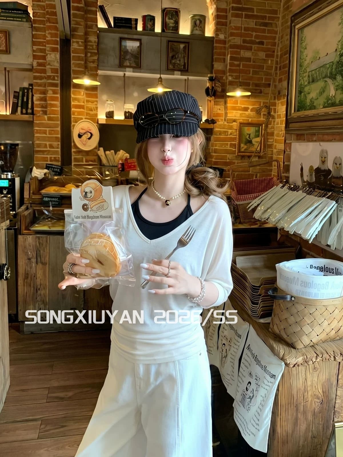 2026 여름 화이트 V넥 허리 수축 중간 소매 티셔츠 여성 행침 목 캐미솔 투피스 세트 맨위 이미지 4