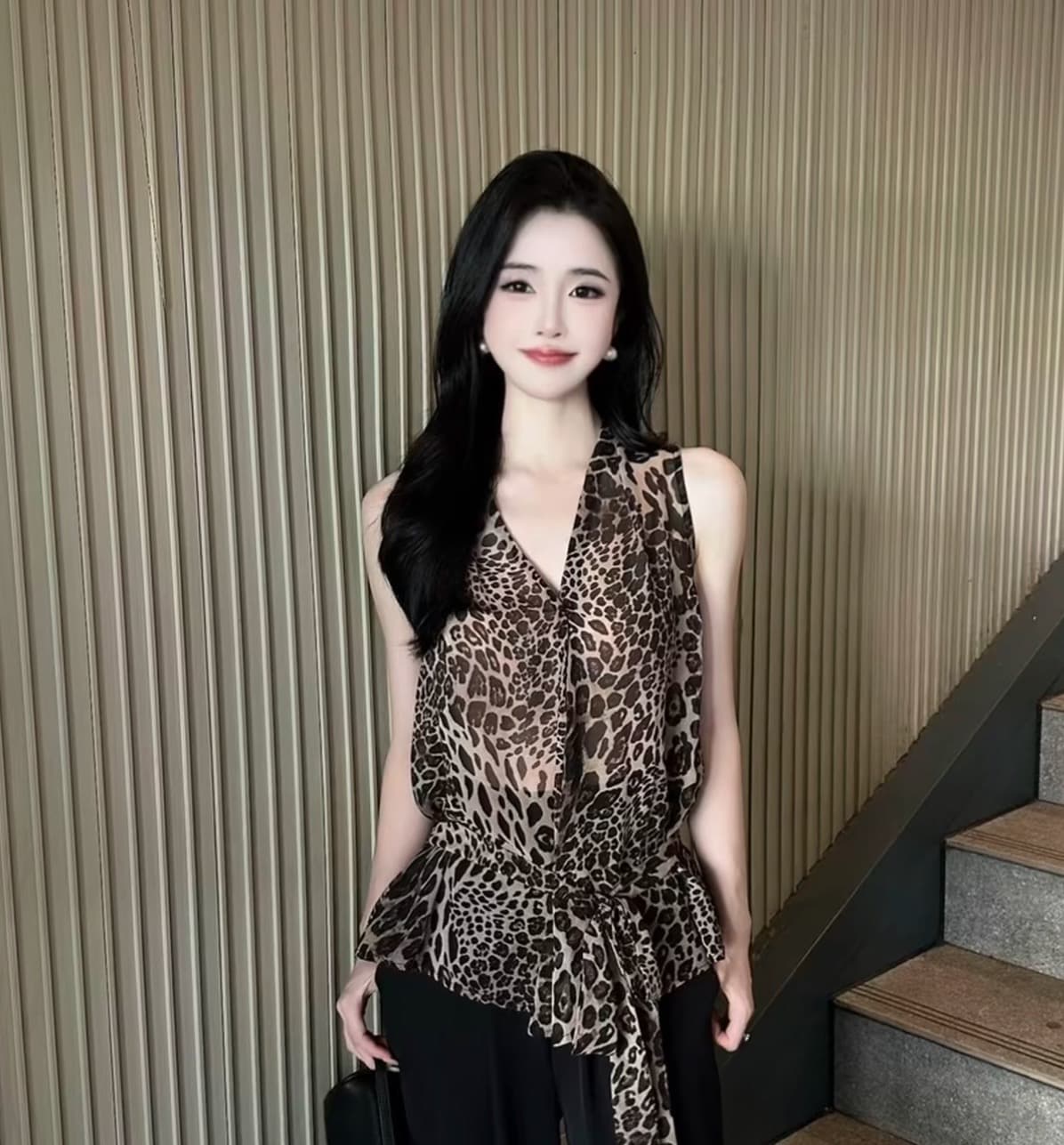 026 새로운 V넥 레오파드 무늬 조끼 여성 셔츠 허리 수축 슬림해 보이는 민소매 맨위 9부 바지 세트 이미지 4