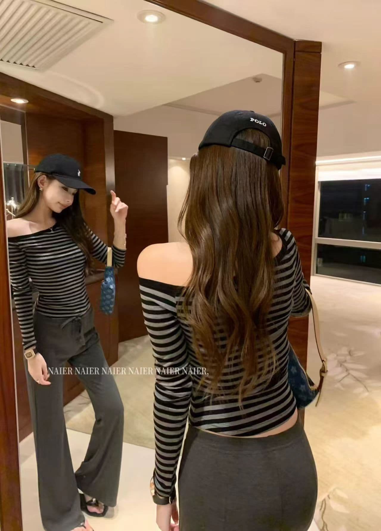 2026 이른 가을 새로운 비스듬한 어깨 스트라이프 몸매 가꾸기 맨위 기본 셔츠 여성 이미지 2