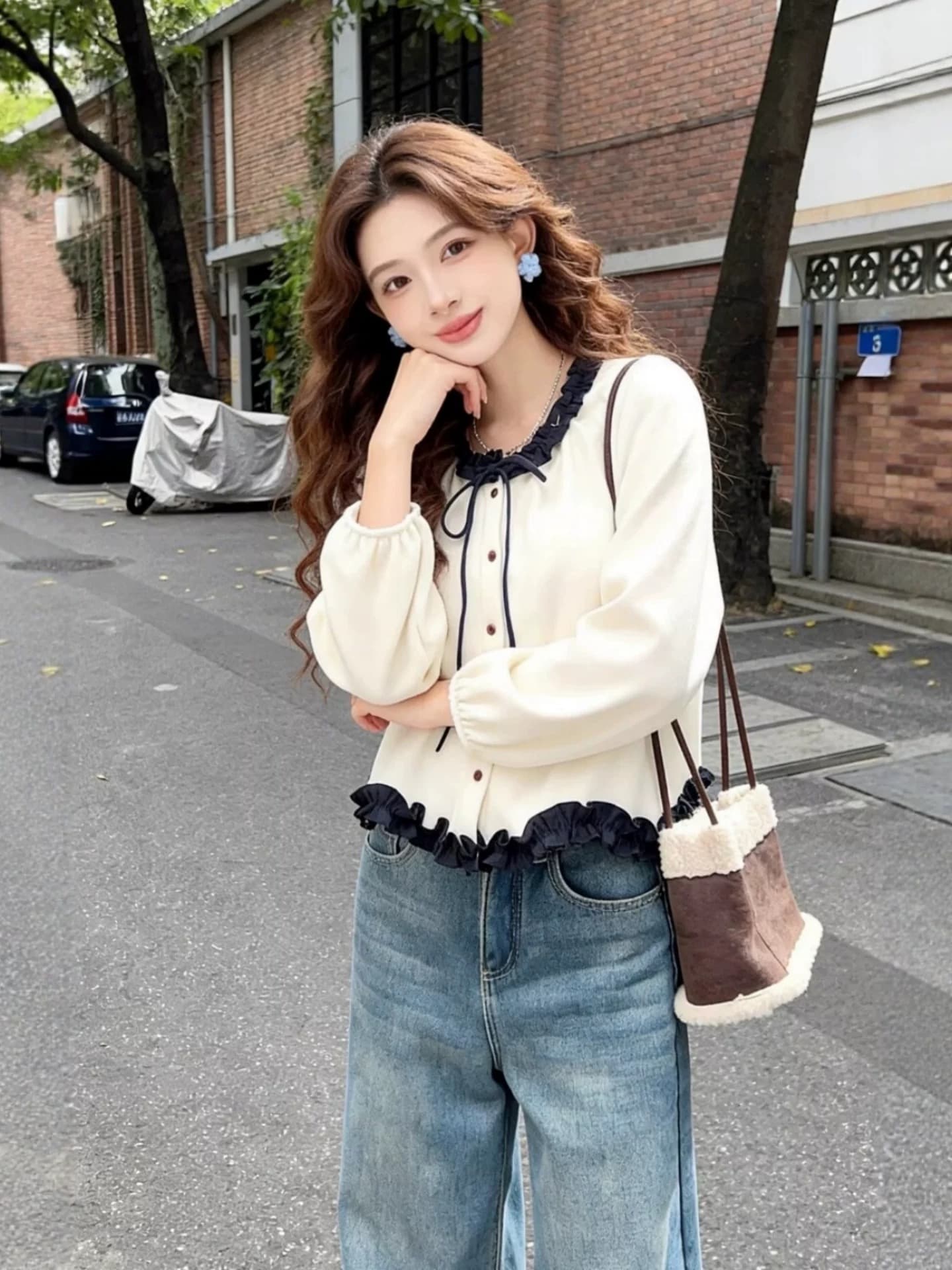 2026 가을 디자인 센스 Chic 매우 요정 ~ 중 맨위 베이지 색 레이스업 패치워크 프릴 긴팔 셔츠 셔츠 여성 상세 이미지 2