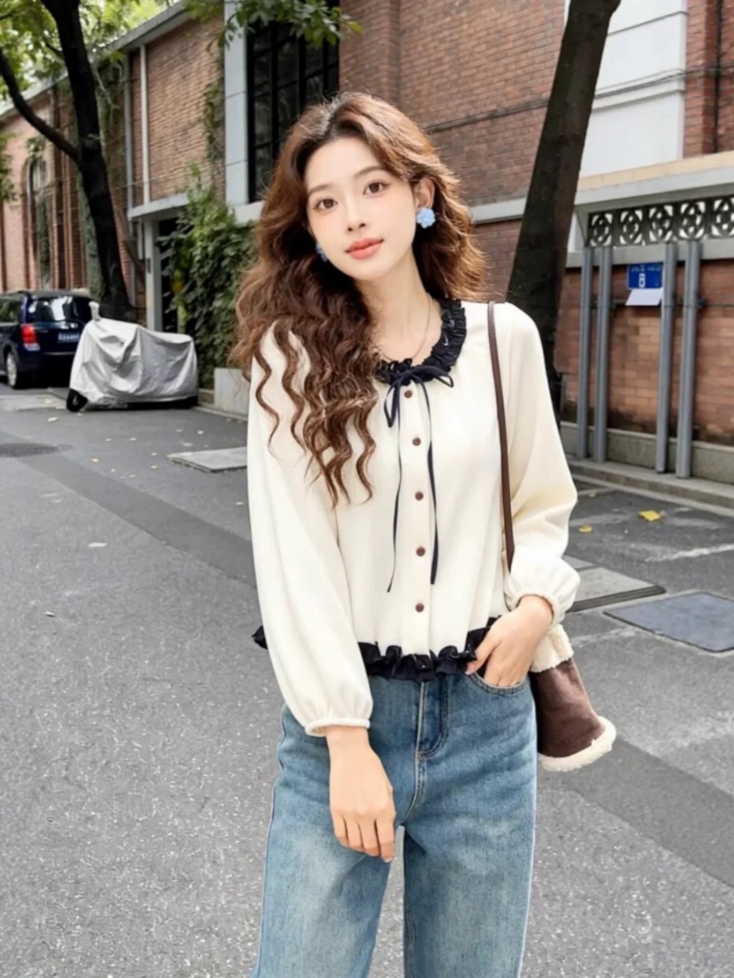 2026 가을 디자인 센스 Chic 매우 요정 ~ 중 맨위 베이지 색 레이스업 패치워크 프릴 긴팔 셔츠 셔츠 여성 상세 이미지 4