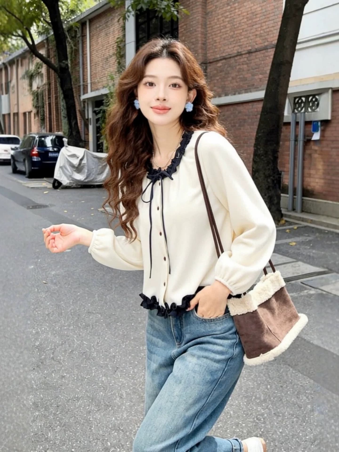 2026 가을 디자인 센스 Chic 매우 요정 ~ 중 맨위 베이지 색 레이스업 패치워크 프릴 긴팔 셔츠 셔츠 여성 상세 이미지 5