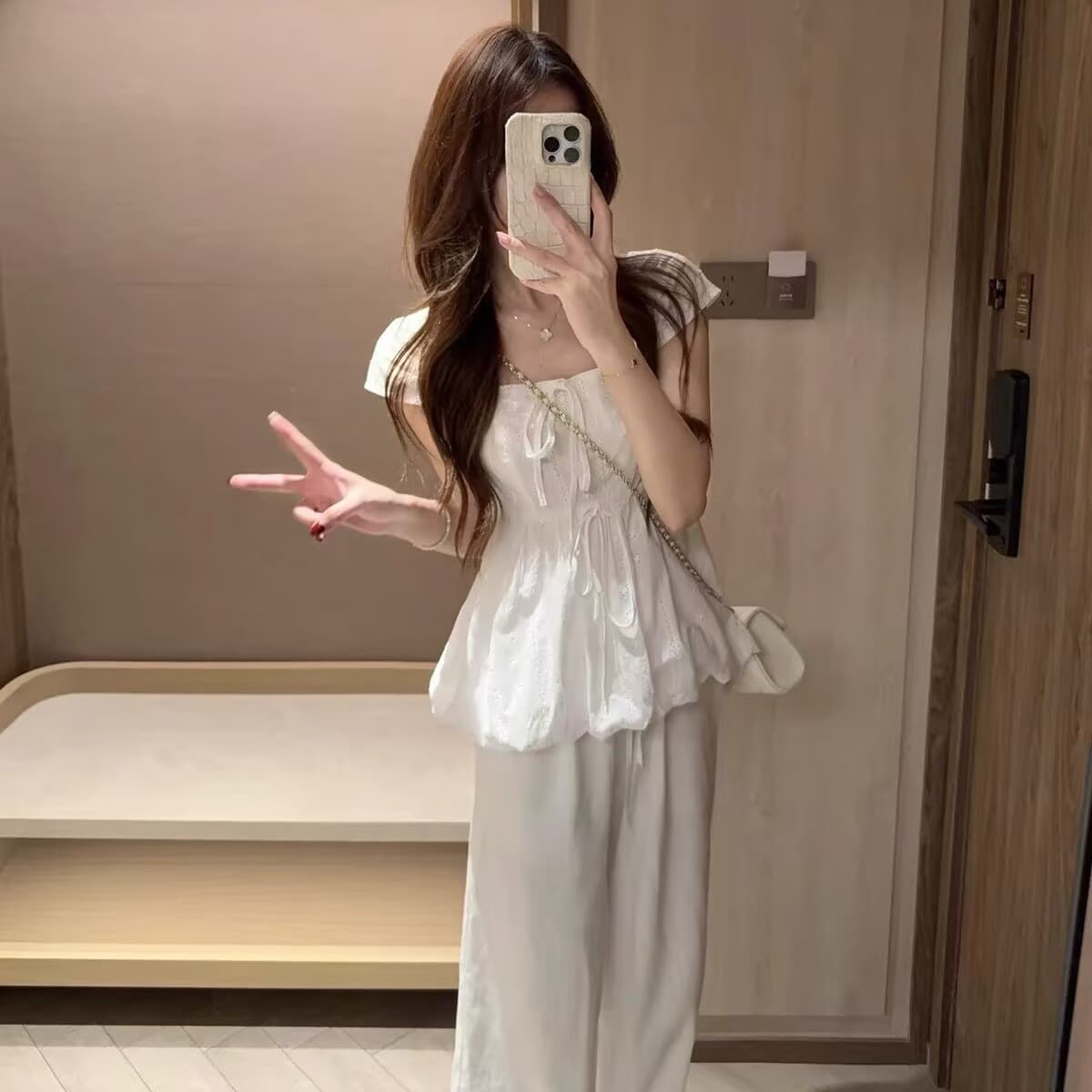 화이트 아마 세트 여성 여름 자카드 작은 날다 소매 맨위 느긋한 바람 도루 센스 캐주얼 루즈핏 와이드 레그 팬츠 투피스 세트 이미지 5