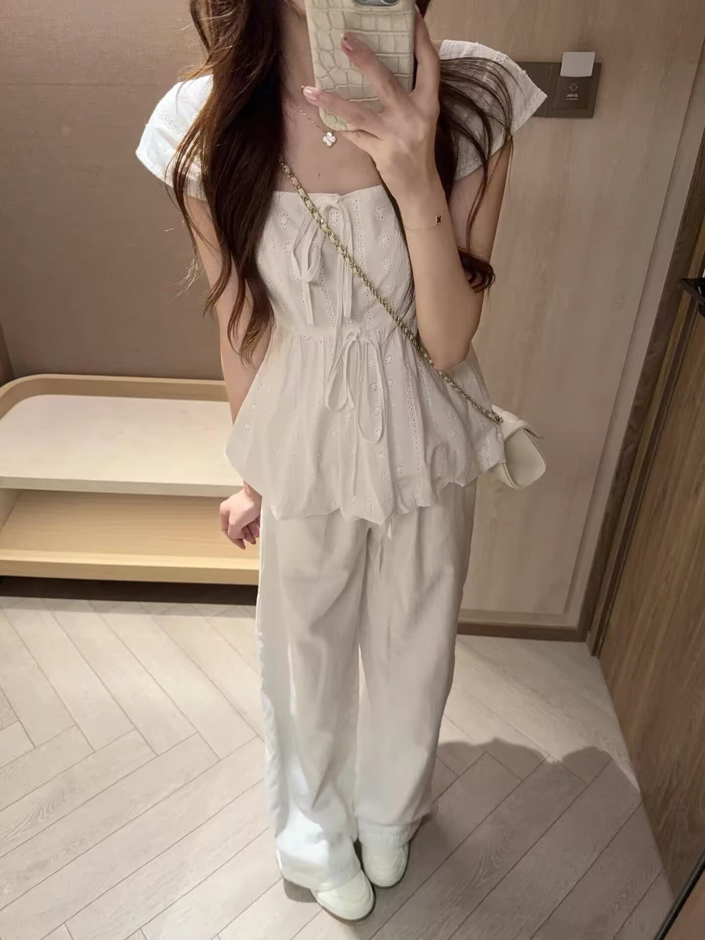 화이트 아마 세트 여성 여름 자카드 작은 날다 소매 맨위 느긋한 바람 도루 센스 캐주얼 루즈핏 와이드 레그 팬츠 투피스 세트 상세 이미지 3