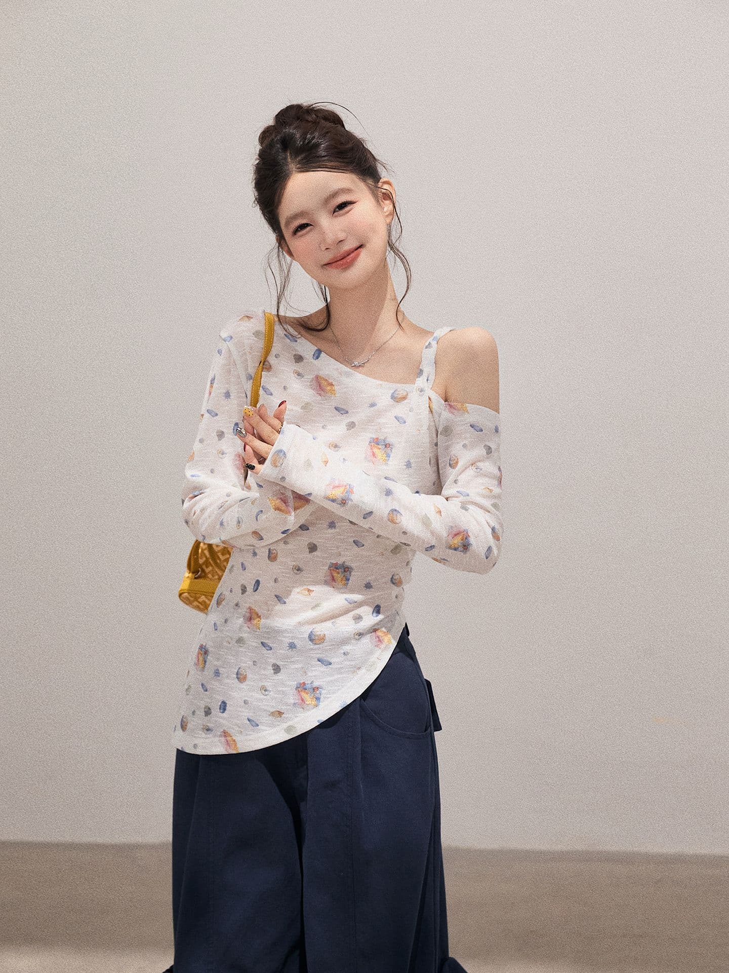 한 부서 chic 고유 한 오프숄더 긴팔 티셔츠 여성 이른 가을 새로운 몸매 가꾸기 슬림해 보이는 불규칙 디자인 센스 작은 맨위 상세 이미지 3