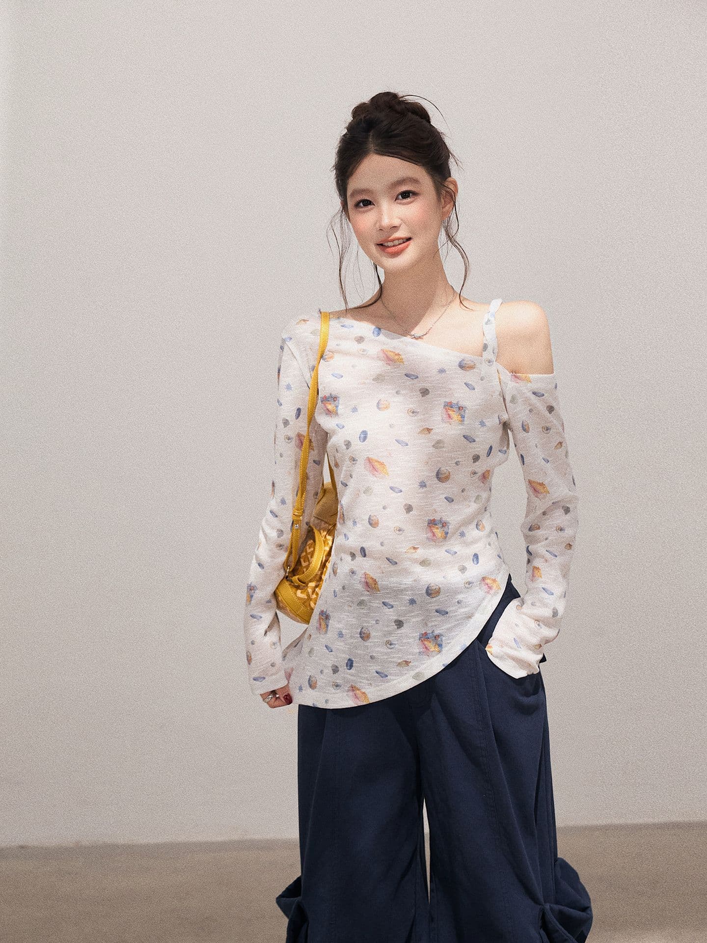 한 부서 chic 고유 한 오프숄더 긴팔 티셔츠 여성 이른 가을 새로운 몸매 가꾸기 슬림해 보이는 불규칙 디자인 센스 작은 맨위 상세 이미지 4