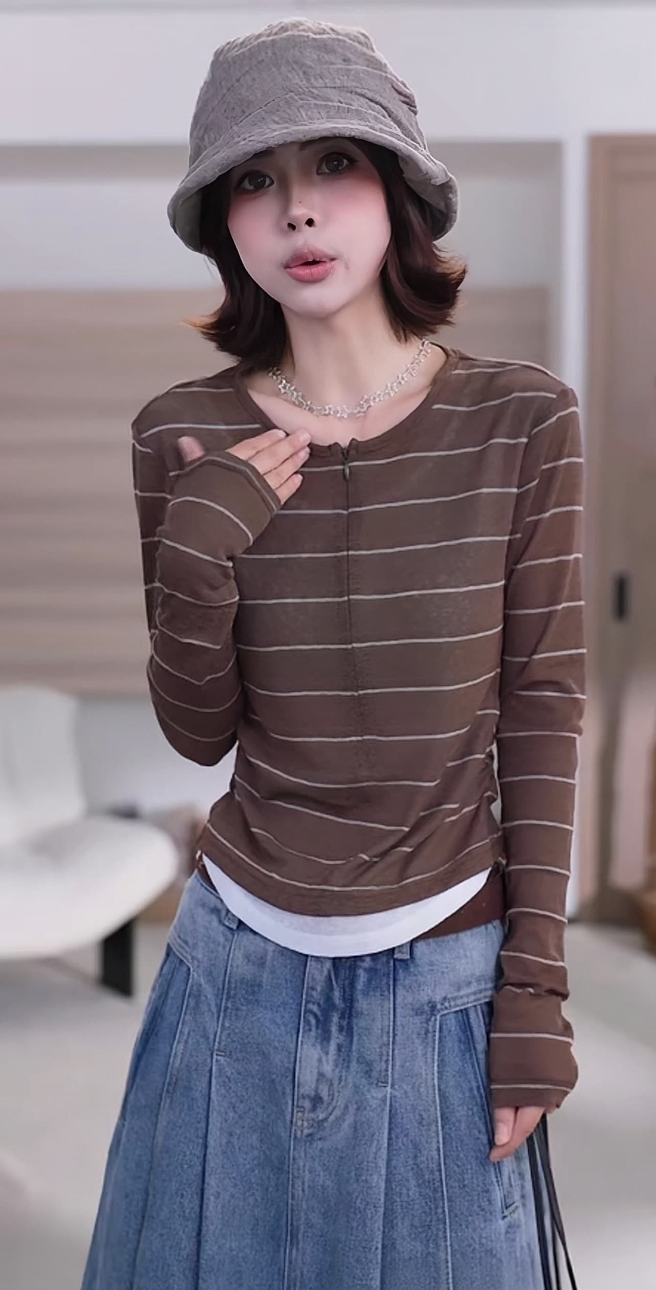 2026 이른 가을 한 부서 레트로 스타일 스트라이프 페이크 레이어드 지퍼 V넥 긴팔 블라우스 티셔츠 이미지 2