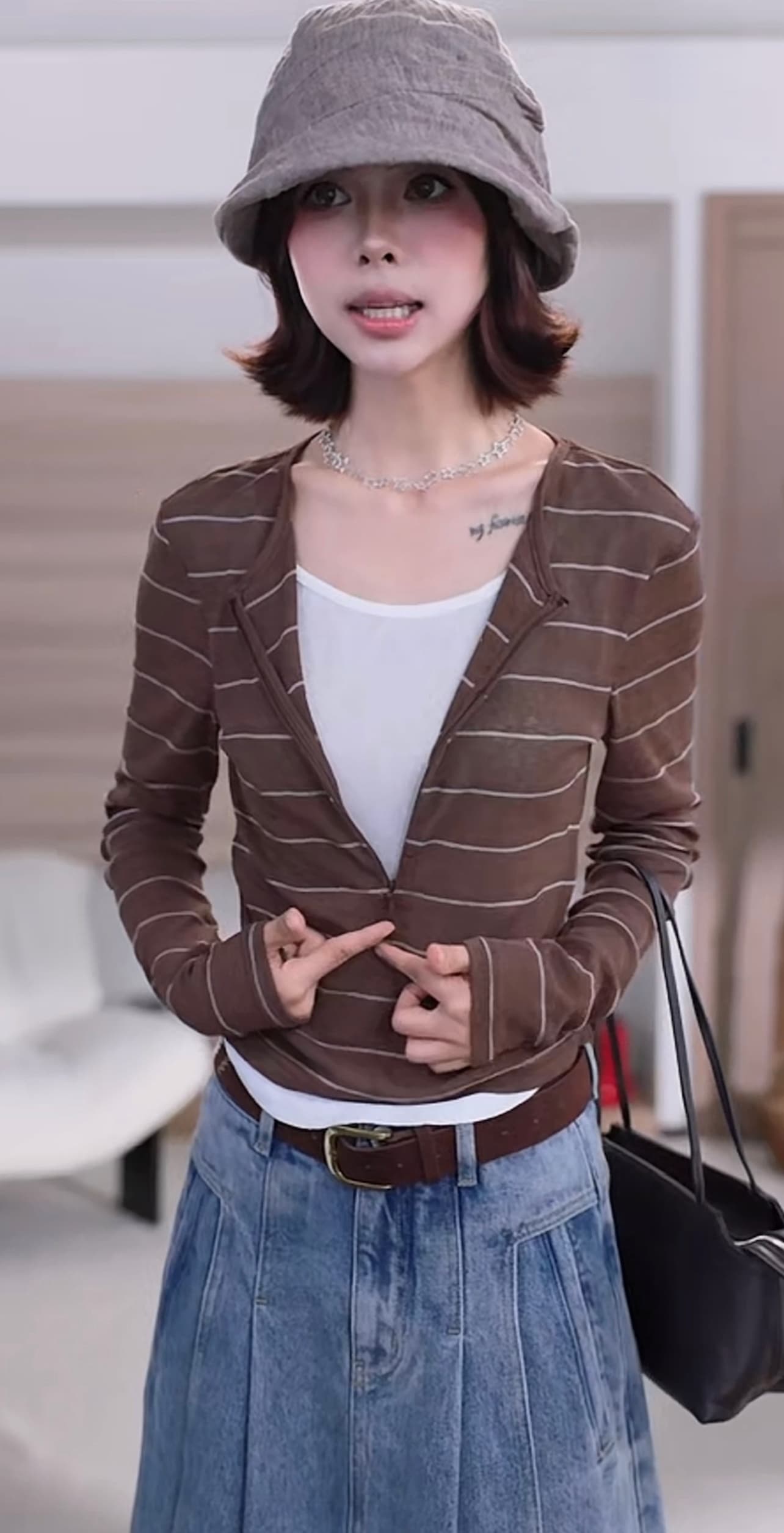 2026 이른 가을 한 부서 레트로 스타일 스트라이프 페이크 레이어드 지퍼 V넥 긴팔 블라우스 티셔츠 이미지 3