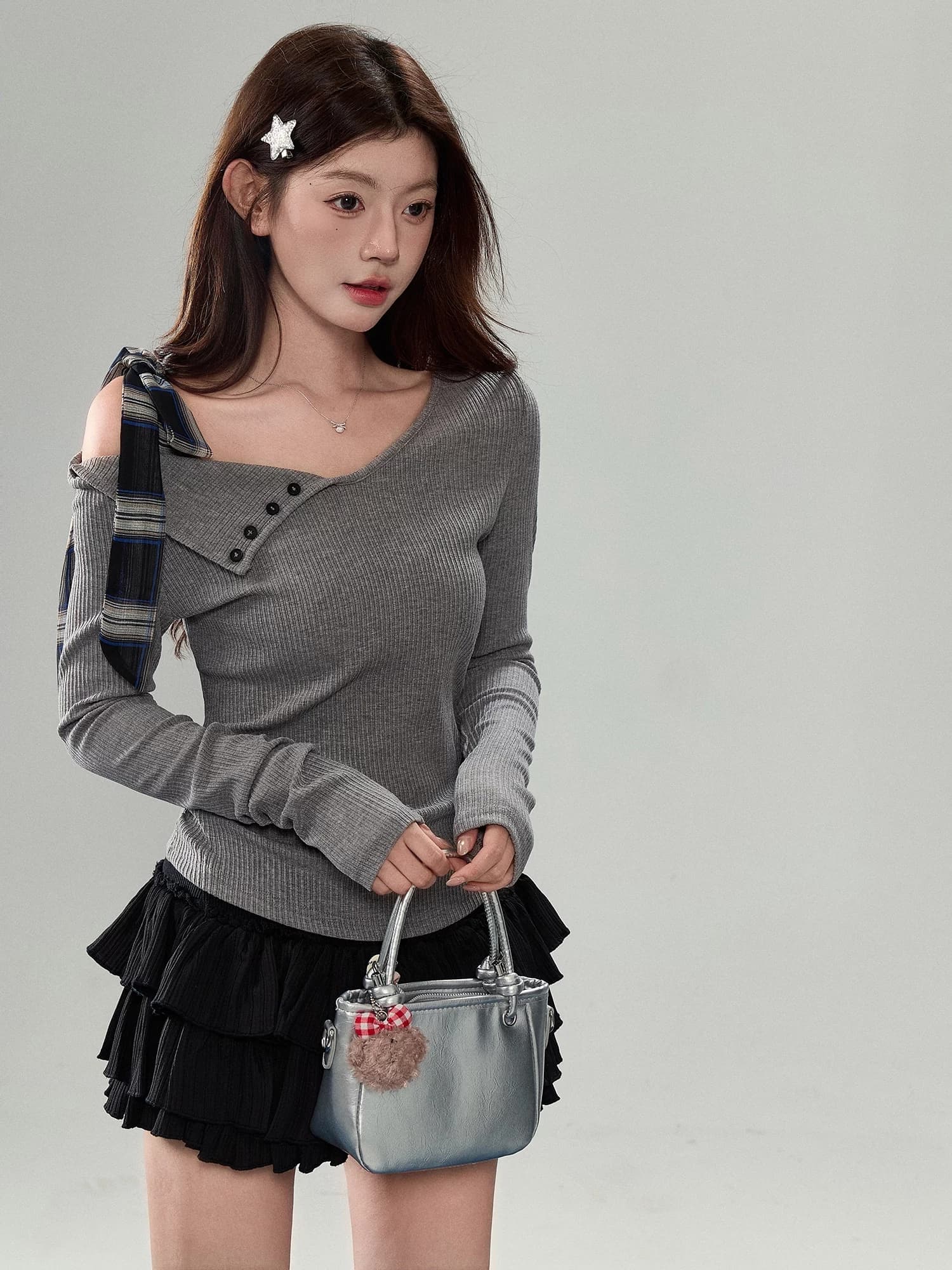 불규칙 비스듬한 칼라 디자인 긴팔 티셔츠 여성 가을 새로운 사치스러운 고급 센스 기본 셔츠 몸매 가꾸기 슬림해 보이는 맨위 상세 이미지 4