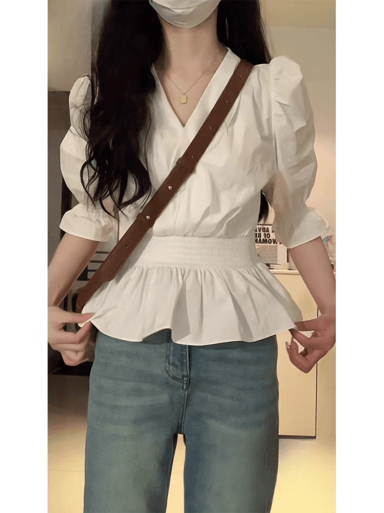 프랑스식 V넥 화이트 반팔 여성 셔츠 가을 고급 디자인 센스 작은 대중 허리 수축 인형 셔츠 거품 소매 맨위 얇은