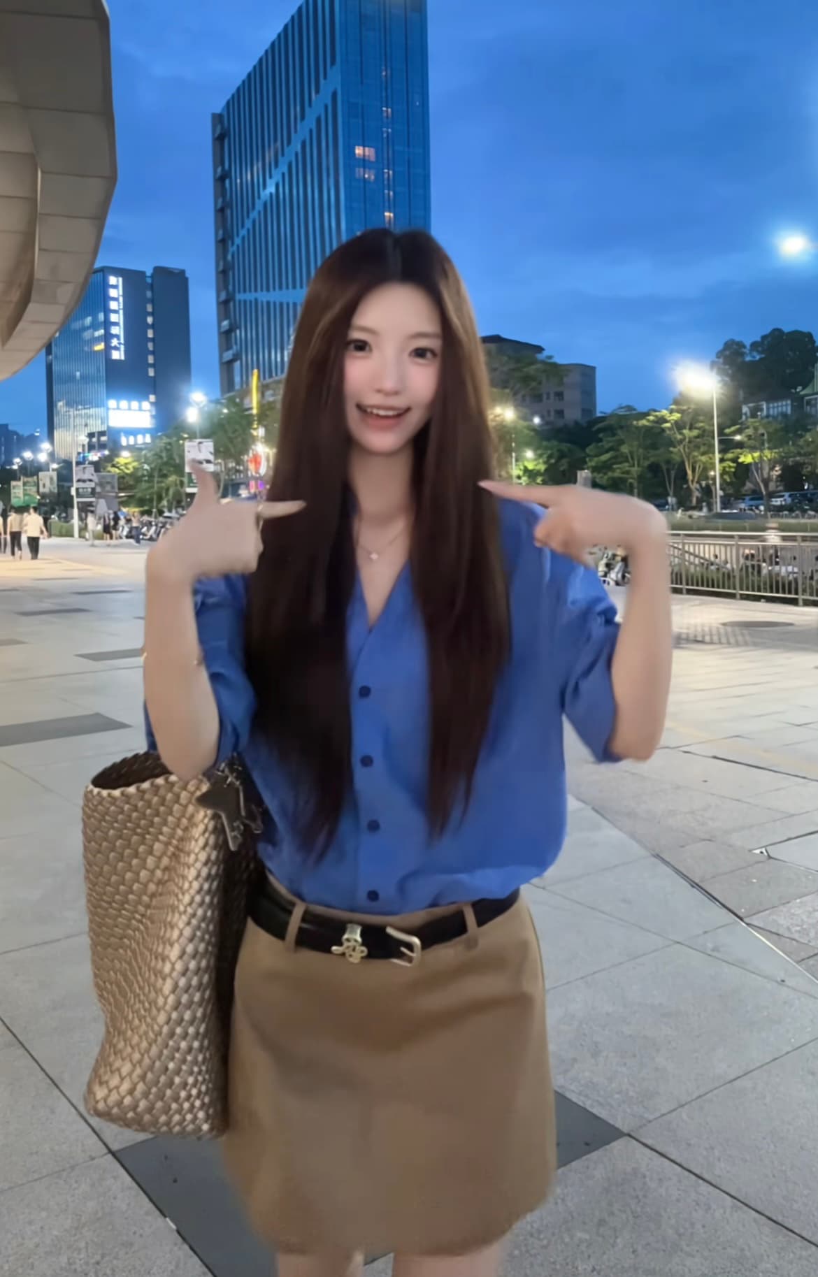 고급 센스 디자인 센스 작은 대중 여성 셔츠 루즈핏 슬림해 보이는 캐주얼 통기성 플러스 다용도 치마바지 세트 이미지 3
