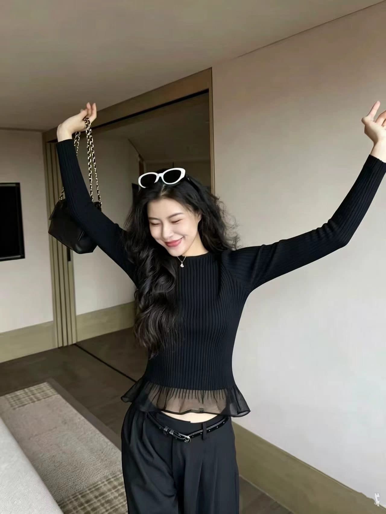 검정색 프릴 망사 나팔 소매 맨위 여성 이른 가을 기본 셔츠 표지 고기 슬림해 보이는 니트 스웨터 상세 이미지 4