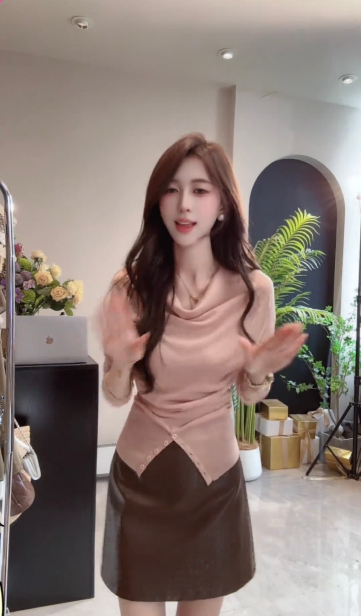 2026 이른 가을 새로운 디스플레이 화이트 착용 가져 가라. 부드러운 바람 흔들다 칼라 니트 스웨터 하이웨이스트 반신 스커트 여성 디자인 센스 세트 상세 이미지 5