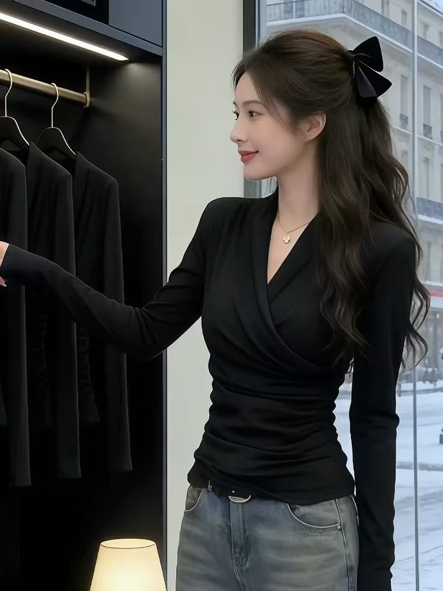 2026 가을 새로운 빛 요리 한 바람 외국 가스 디자인 센스 만나는 몸매 가꾸기 디스플레이 V넥 품격 긴팔 티셔츠 여성 의류 맨위