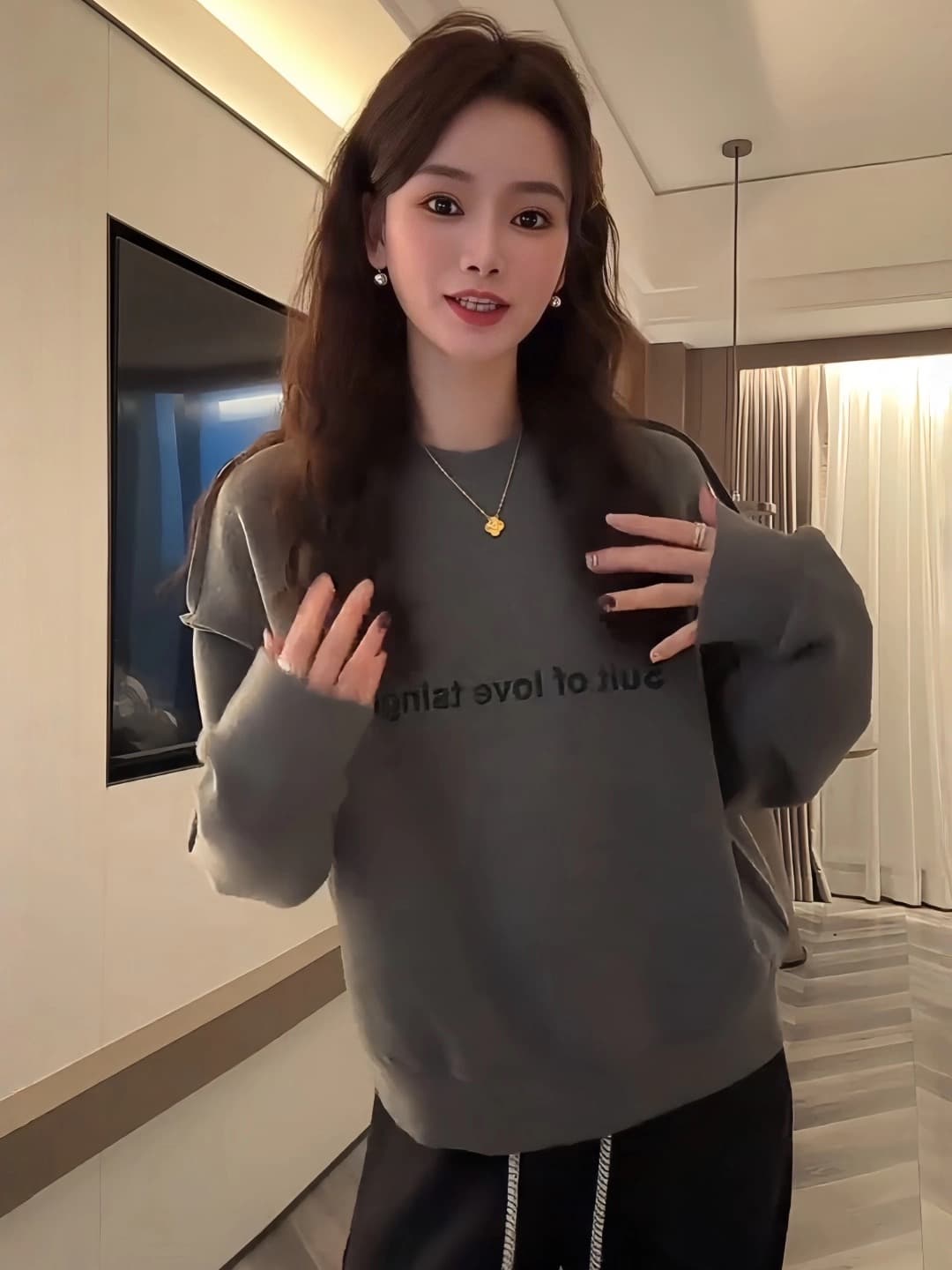 회색 라운드 넥 알파벳 프린트 풀오버 스웨트셔츠 조기 가을 2026 새로운 느긋한 바람 루즈핏 캐주얼 외국 가스 맨위 이미지 4