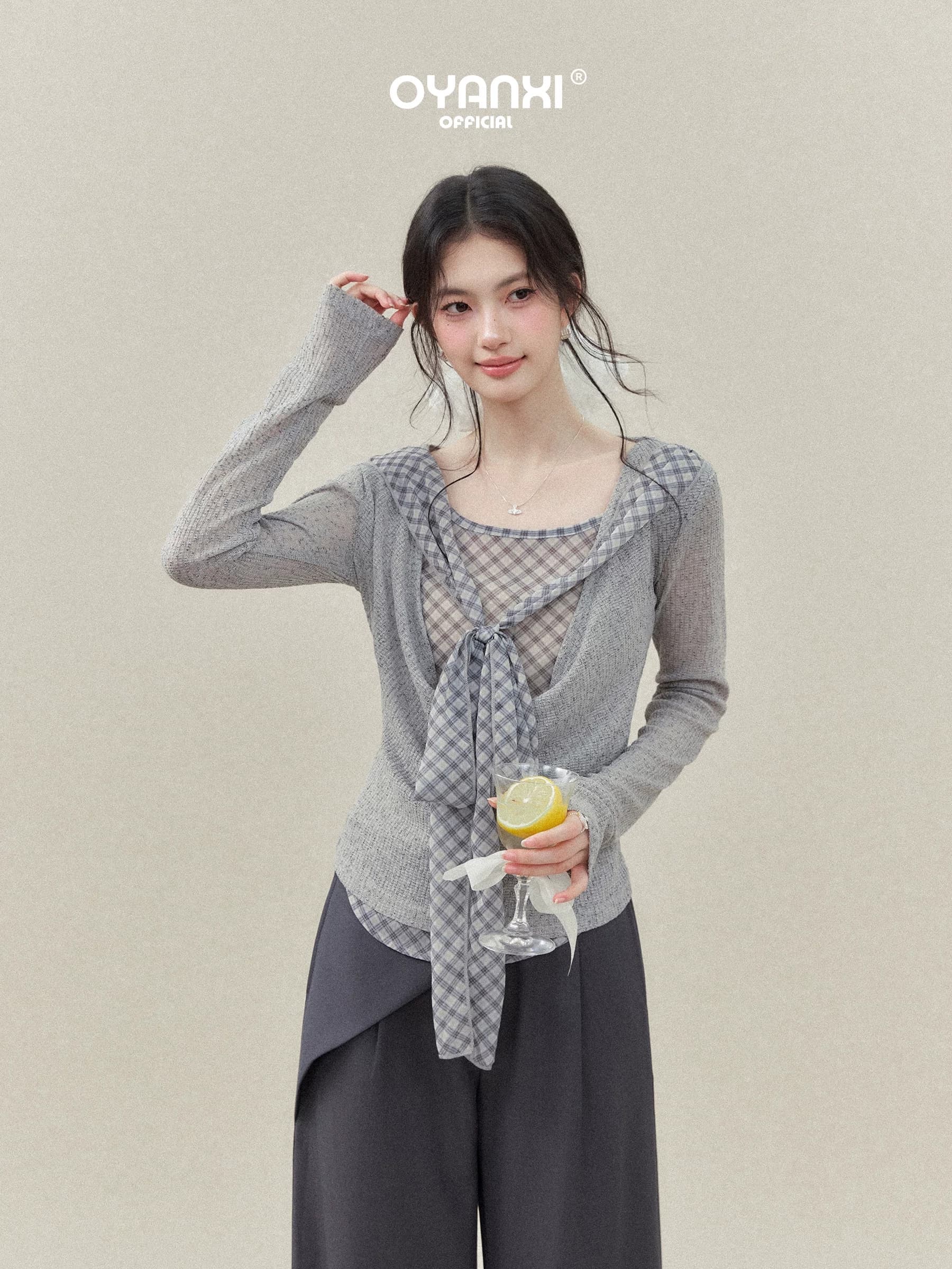 페이크 레이어드 회색 체크무늬 패치워크 긴팔 티셔츠 여성 디자인 센스 나비 매듭 스트랩 흔들다 칼라 인사이드 잡아라. 의류 가을 상세 이미지 4