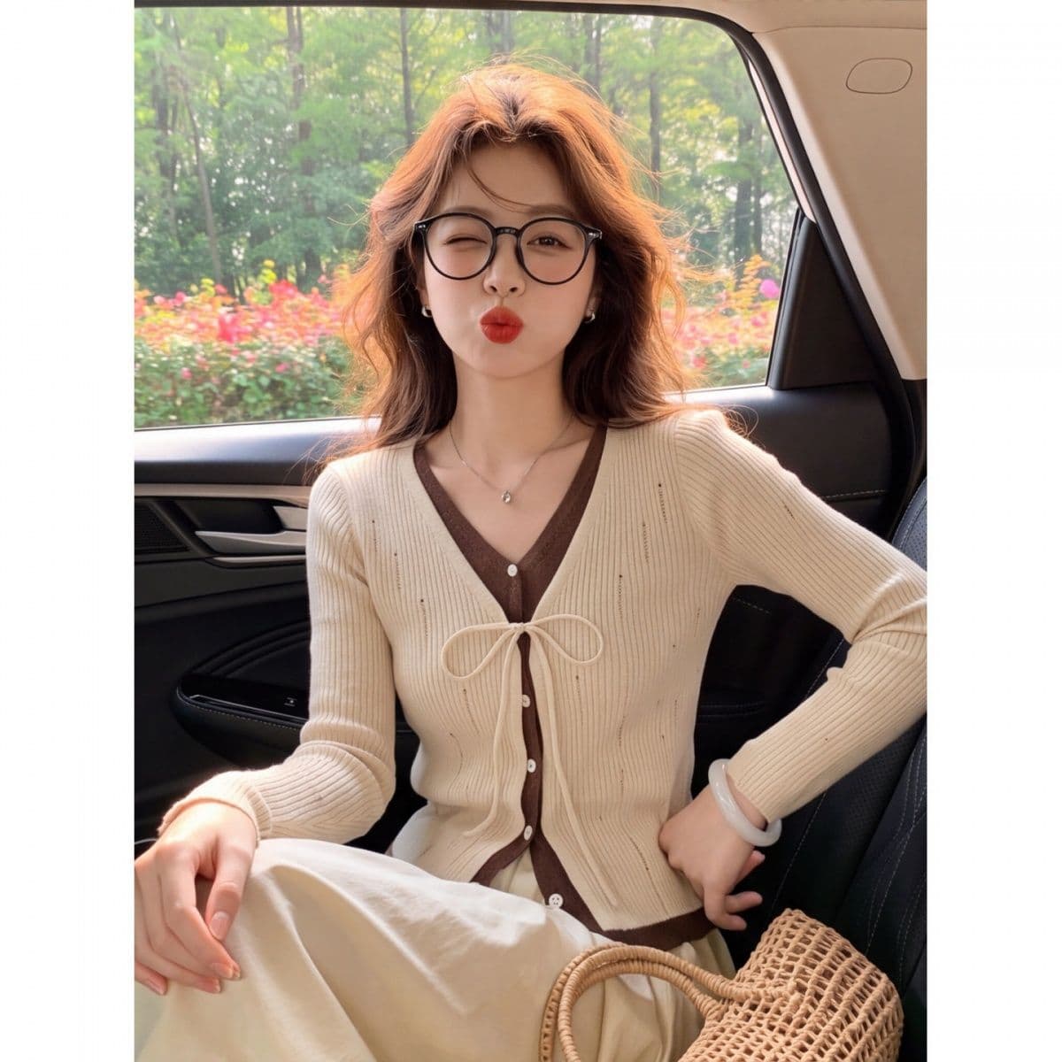 한 부서 레트로 배색 페이크 레이어드 V넥 긴팔 니트 스웨터 여성 가을 2026 새로운 몸매 가꾸기 인사이드 가져 가라. 기본 셔츠 이미지 3
