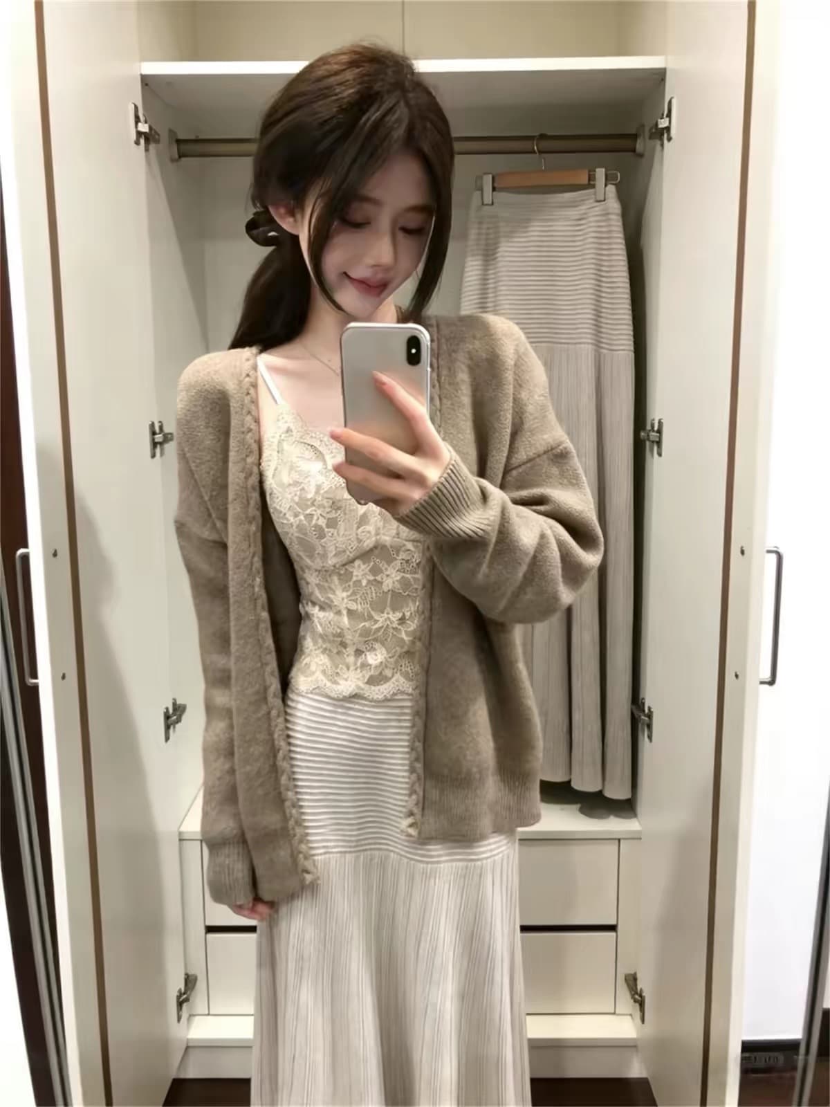 법 편안함 캐주얼 추세 스타일 레이스 캐미솔 니트 오픈 가디건 반신 스커트 여성 이른 가을 슬림해 보이는 세 조각 세트 이미지 3