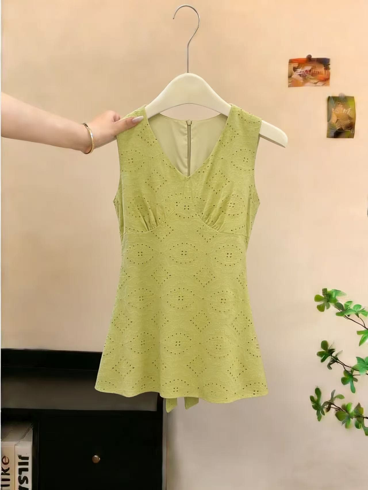 실사 녹색 레몬 여름 중간 길이 V넥 홀로우 아웃 레이스 허리 수축 한 마디 민소매 조끼 원피스 chic 이미지 3