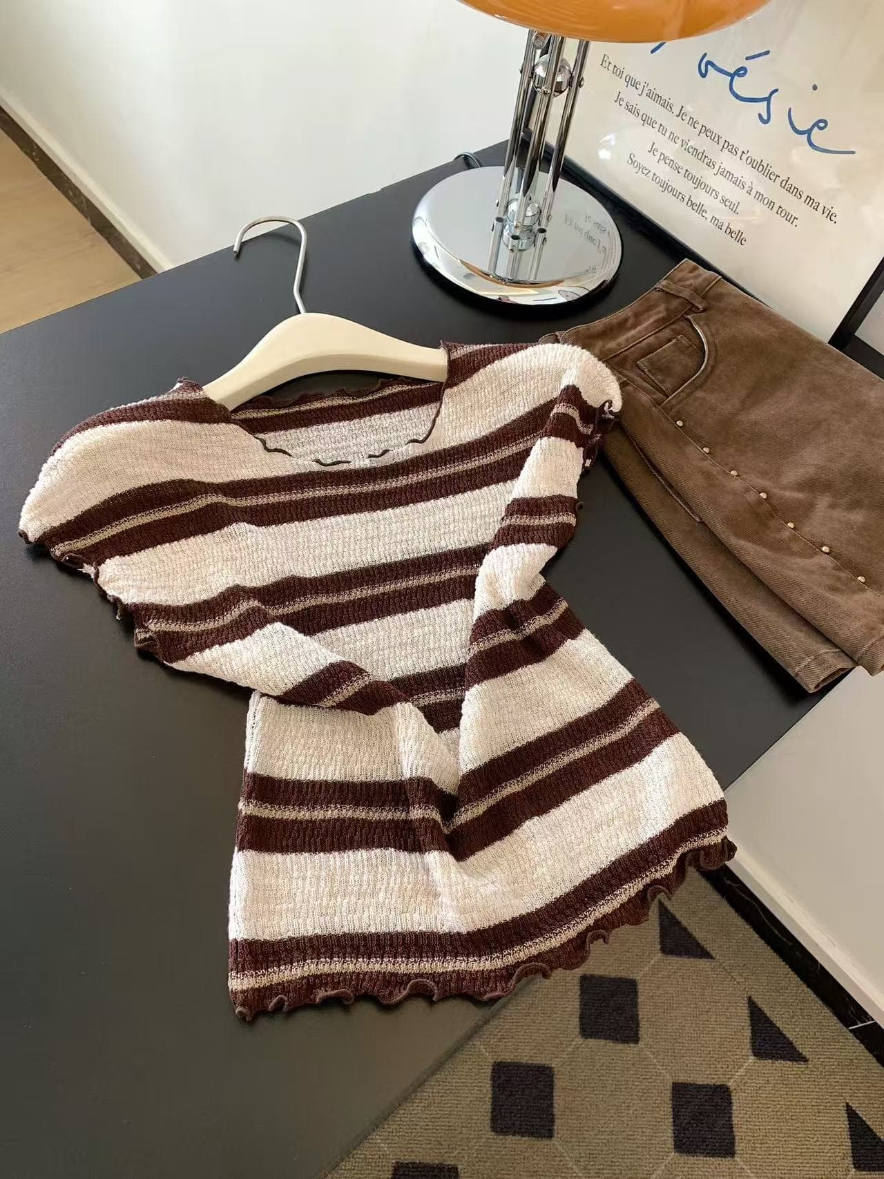프랑스식 커피 색상 스트라이프 쇼트 스타일 라운드 넥 반팔 티셔츠 여성 여름 몸매 가꾸기 슬림해 보이는 디자인 센스 니트 스웨터 품격 맨위 이미지 3