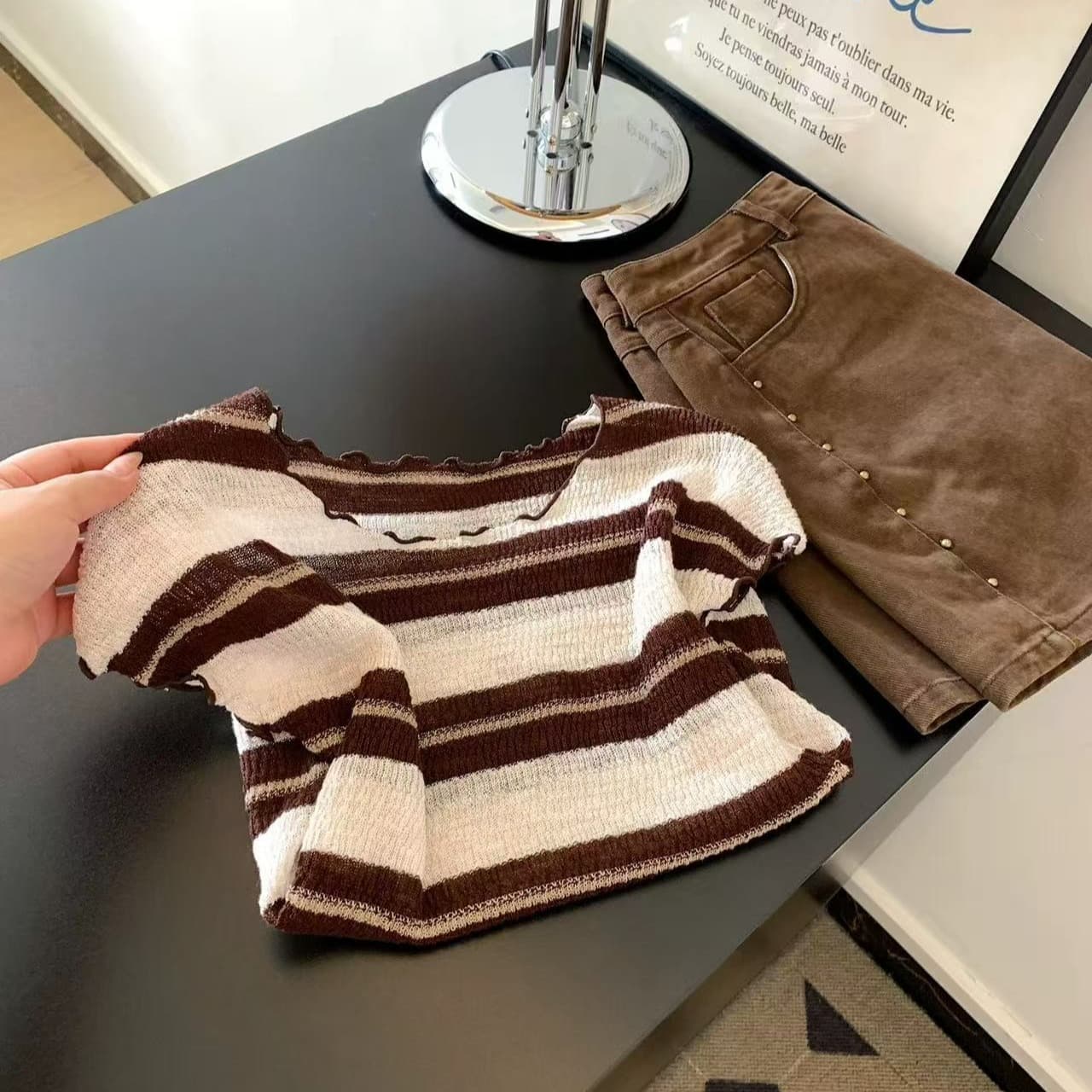 프랑스식 커피 색상 스트라이프 쇼트 스타일 라운드 넥 반팔 티셔츠 여성 여름 몸매 가꾸기 슬림해 보이는 디자인 센스 니트 스웨터 품격 맨위 이미지 6