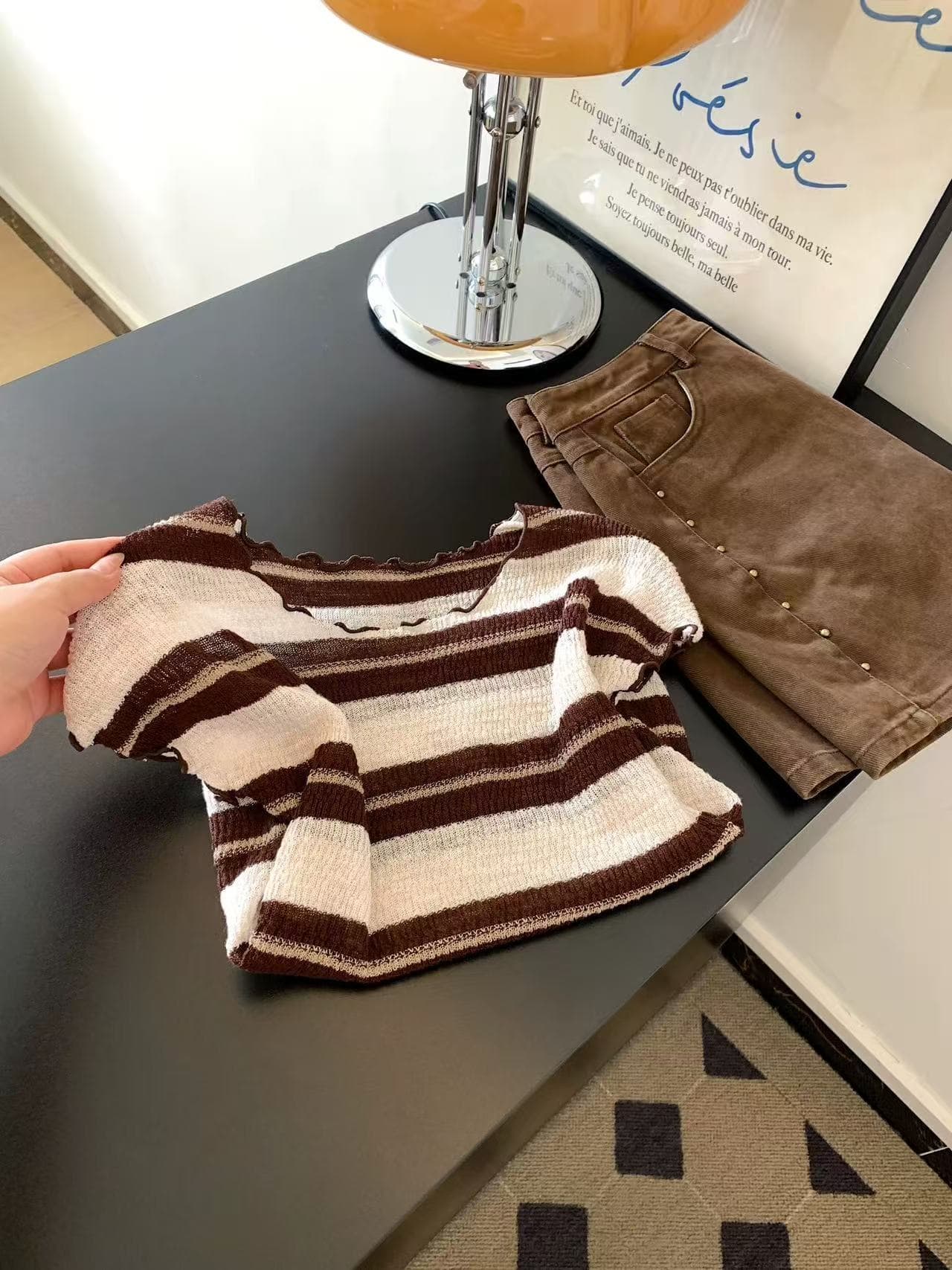 프랑스식 커피 색상 스트라이프 쇼트 스타일 라운드 넥 반팔 티셔츠 여성 여름 몸매 가꾸기 슬림해 보이는 디자인 센스 니트 스웨터 품격 맨위 상세 이미지 4