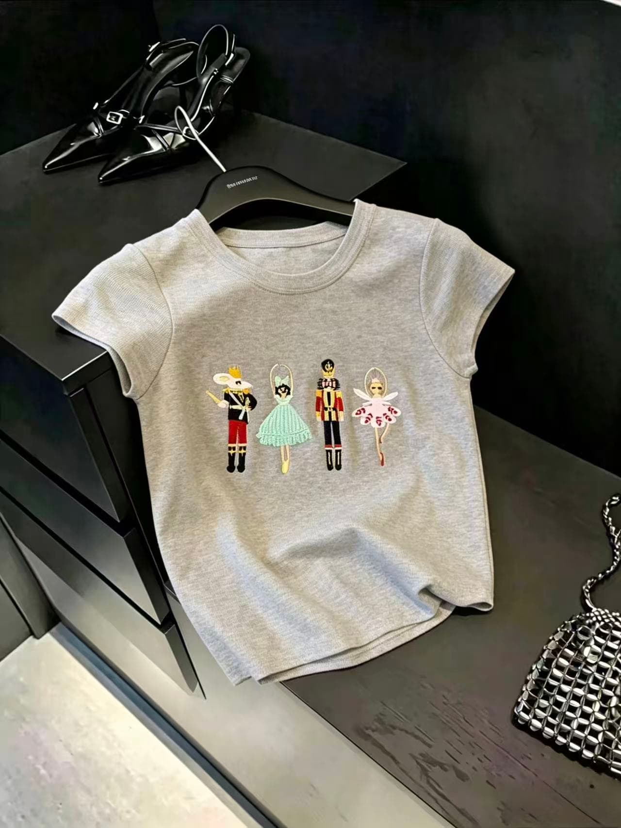 실사 만화 자수 반팔 니트 티셔츠 여성 여름 새로운 긍정적 인 어깨 편안함 다용도 맨위 chic 이미지 4