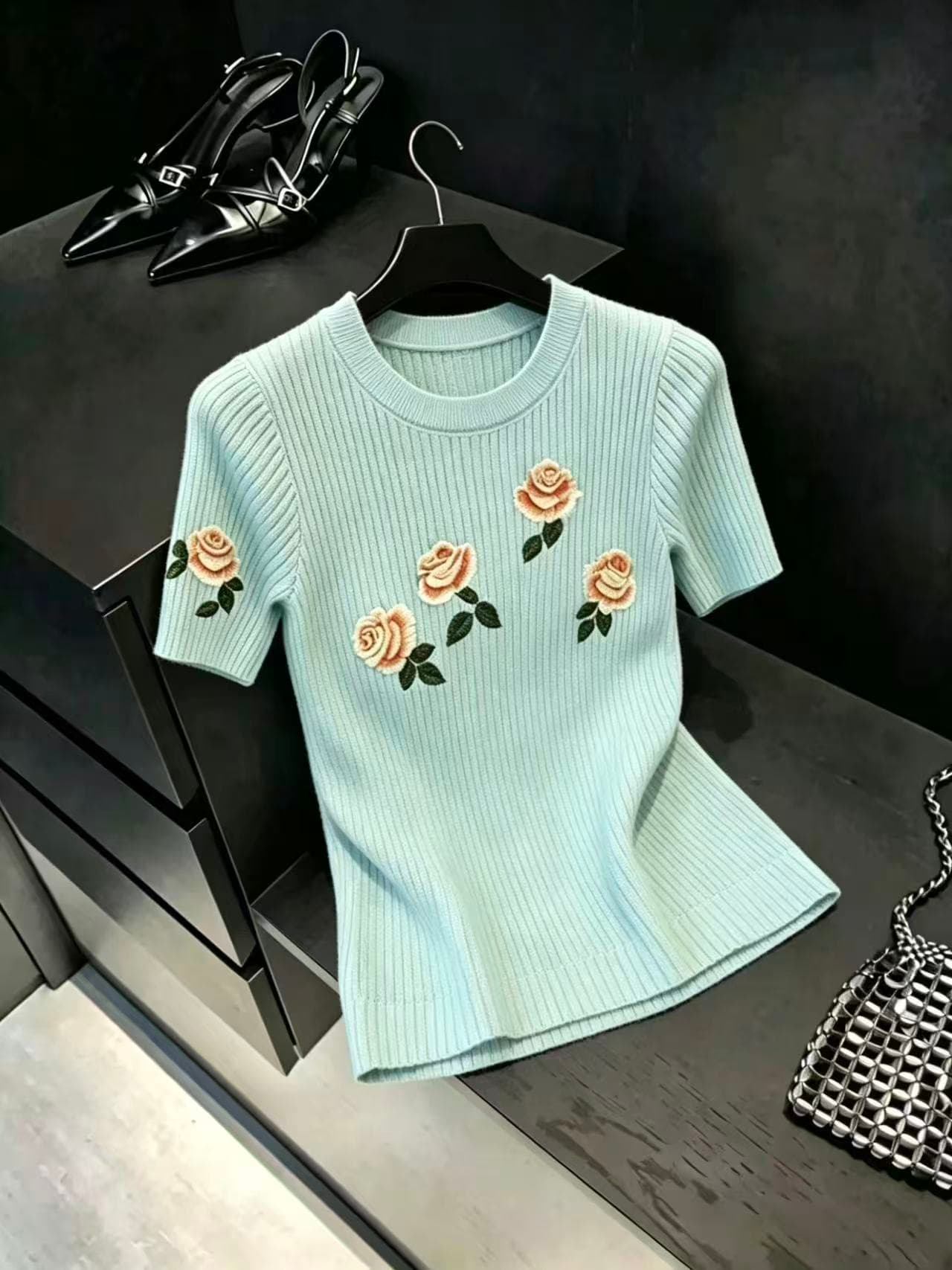 실사 무거운 작업 자수 꽃 라운드 넥 반팔 니트 스웨터 여성 새로운 외국 가스 몸매 가꾸기 슬림해 보이는 아름다운 맨위 chic 상세 이미지 5