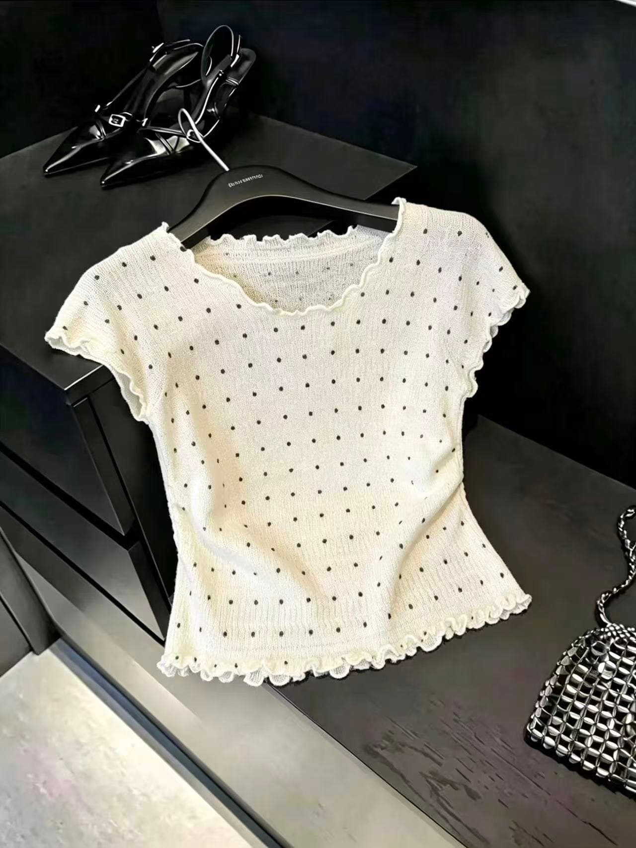 실사 화이트 프릴 도트 무늬 반팔 티셔츠 여성 여름 몸매 가꾸기 슬림해 보이는 다용도 빛나는 질감 센스 맨위 이미지 5