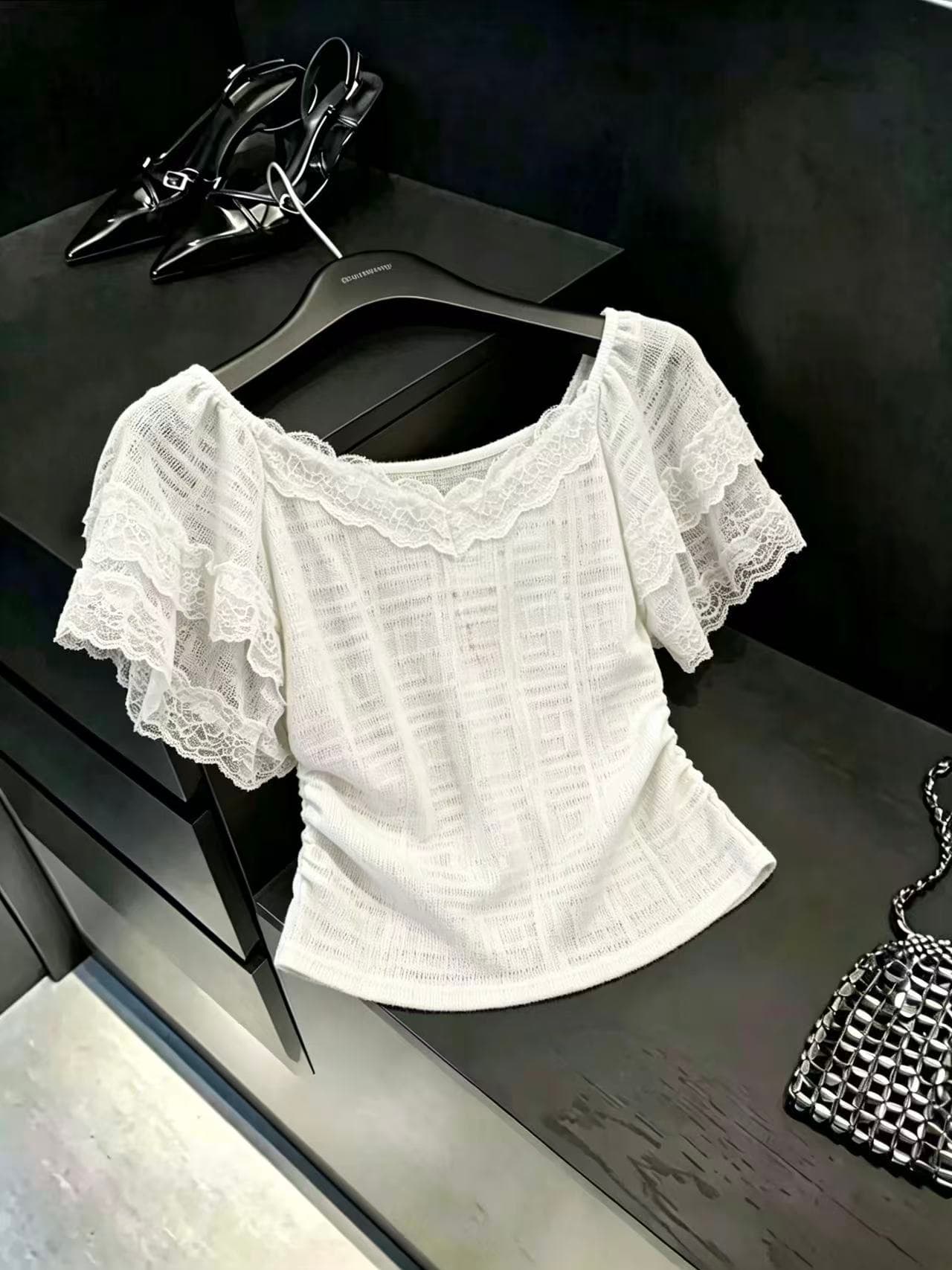 실사 빛 럭셔리 V넥 레이스 레이스 반팔 티셔츠 새로운 연령 감소 자이언트 잘 생긴 몸매 가꾸기 쇼트 스타일 백리스 맨위 ins 이미지 2